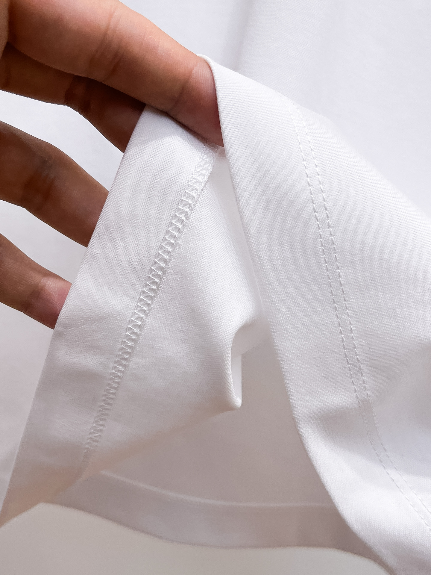 纪梵希 系列 VIP高级定制 2025新款短袖 百搭款式 任何人都可以轻松驾驭 面料全订制工艺 高定一等