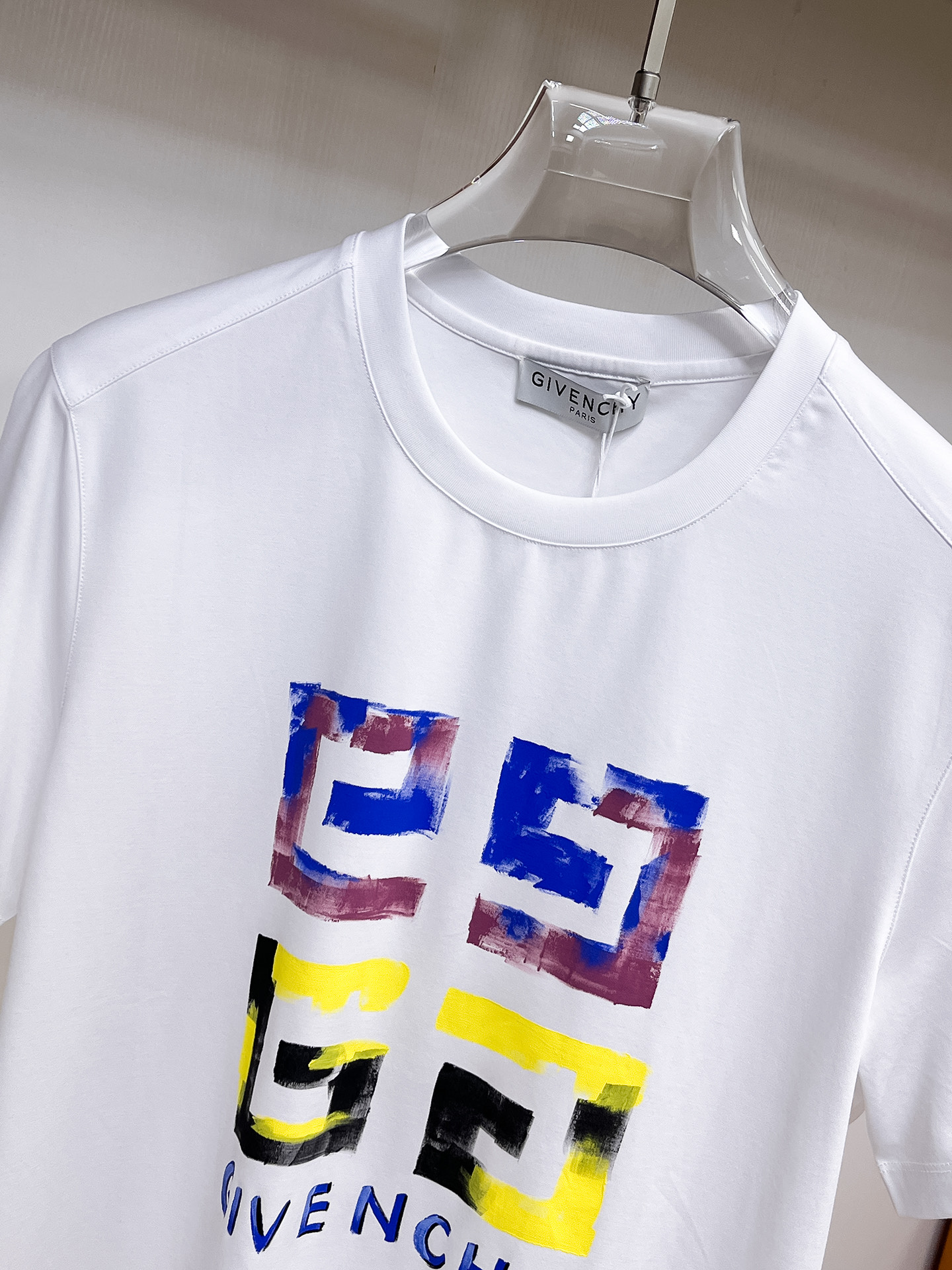 纪梵希 系列 VIP高级定制 2025新款短袖 百搭款式 任何人都可以轻松驾驭 面料全订制工艺 高定一等