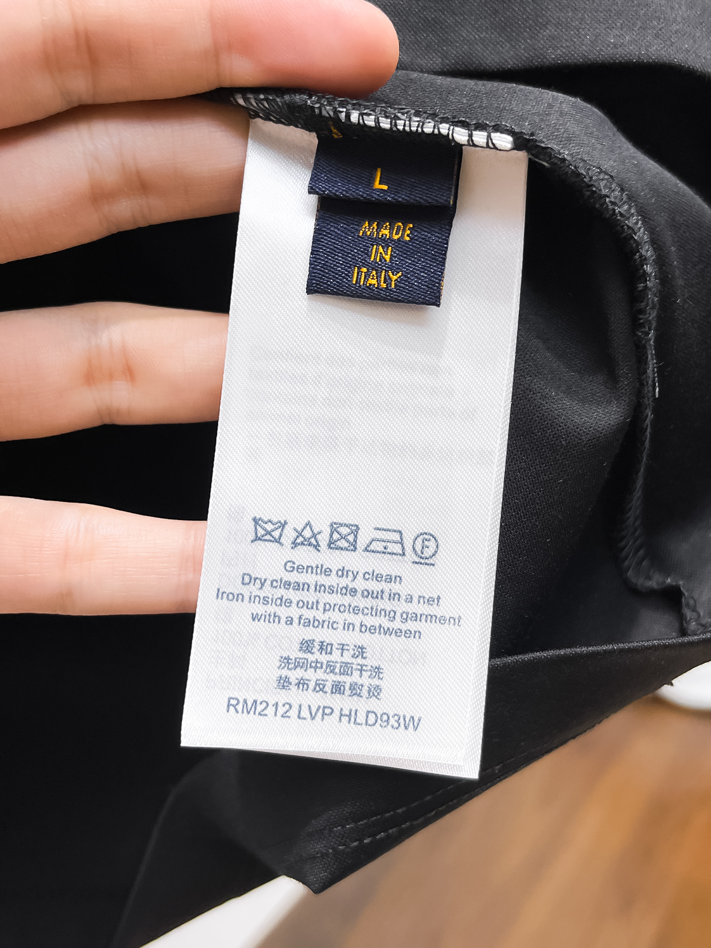 1v 路易威登 系列 VIP高级定制 2025新款短袖 百搭款式 任何人都可以轻松驾驭 面料全订制工艺 