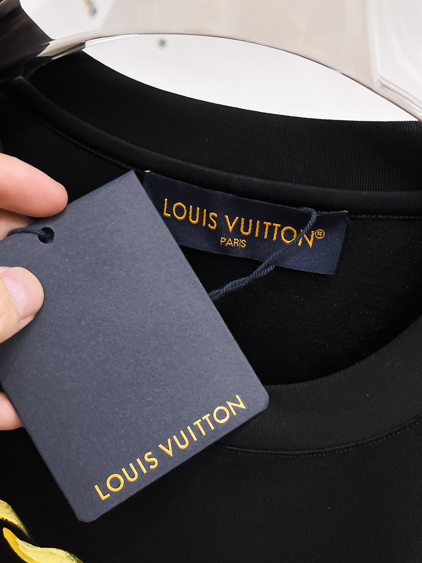 1v 路易威登 系列 VIP高级定制 2025新款短袖 百搭款式 任何人都可以轻松驾驭 面料全订制工艺 