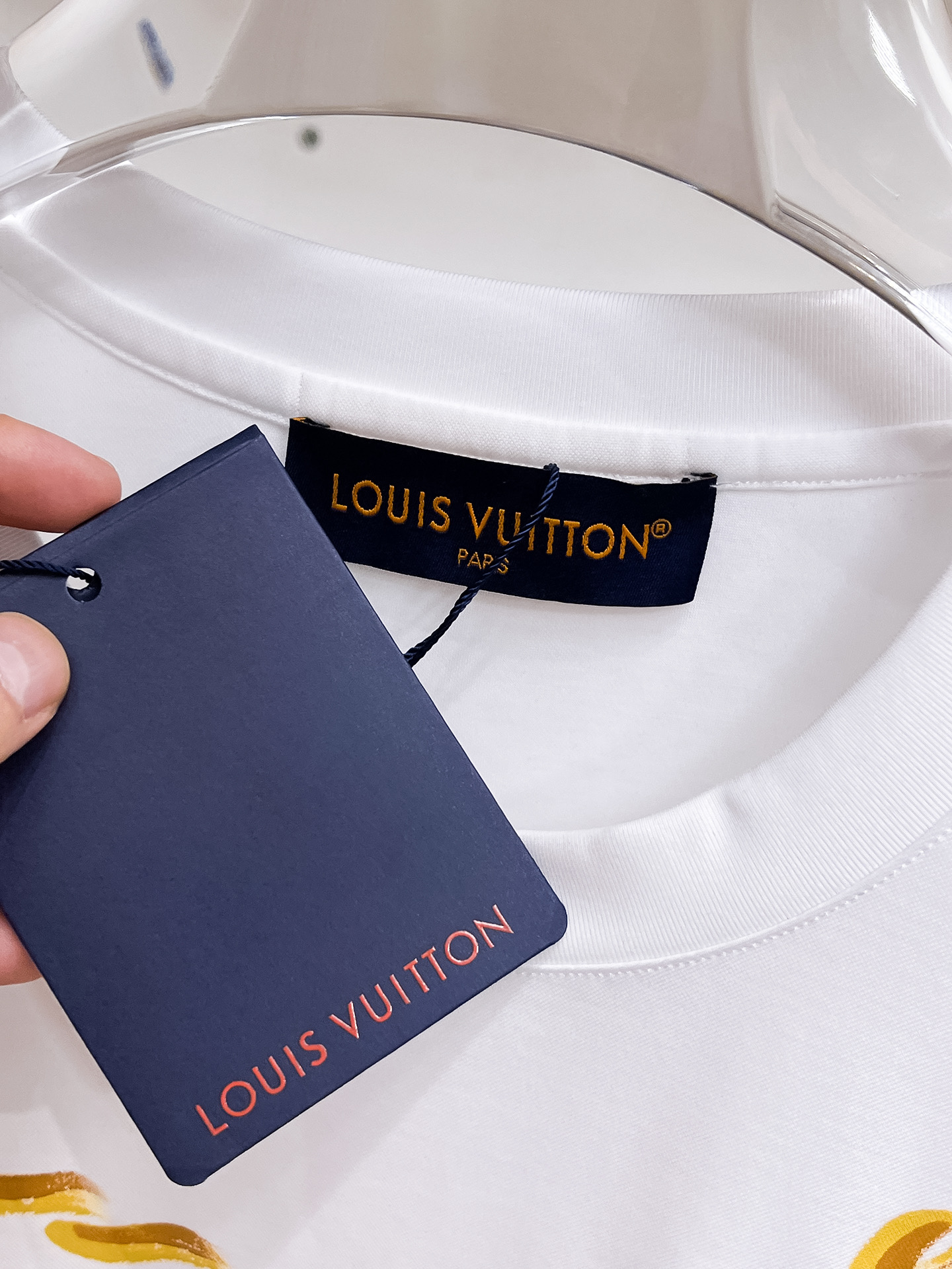 1v 路易威登 系列 VIP高级定制 2025新款短袖 百搭款式 任何人都可以轻松驾驭 面料全订制工艺 