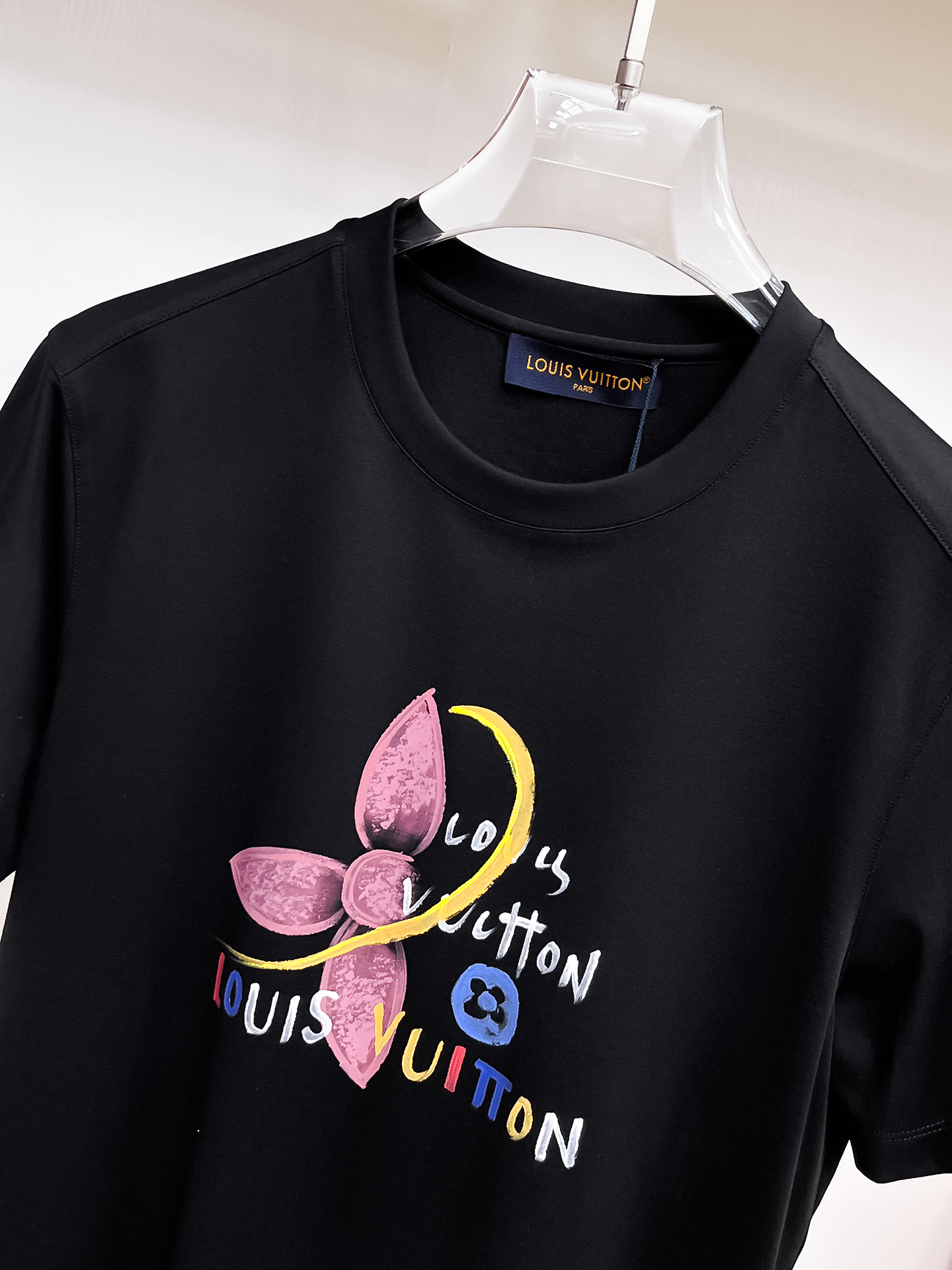 1v 路易威登 系列 VIP高级定制 2025新款短袖 百搭款式 任何人都可以轻松驾驭 面料全订制工艺 