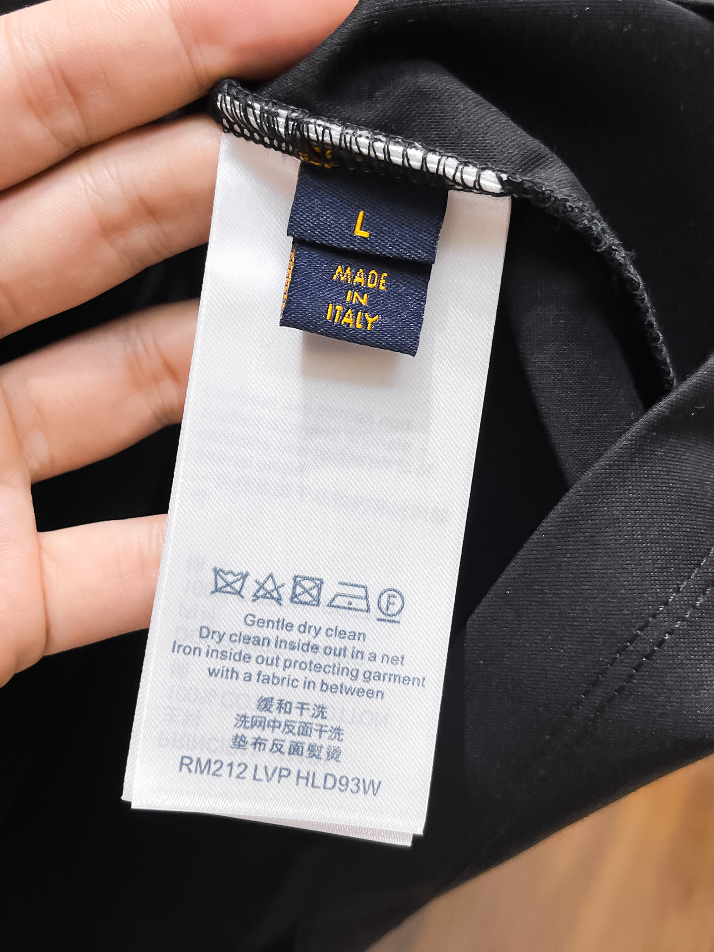 1v 路易威登 系列 VIP高级定制 2025新款短袖 百搭款式 任何人都可以轻松驾驭 面料全订制工艺 