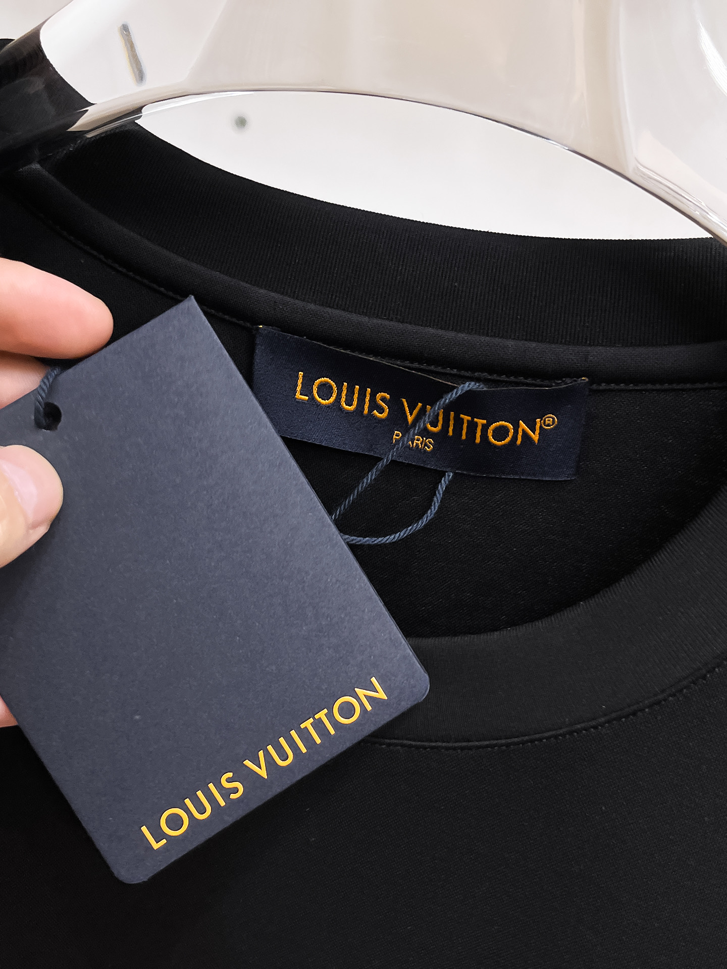 1v 路易威登 系列 VIP高级定制 2025新款短袖 百搭款式 任何人都可以轻松驾驭 面料全订制工艺 