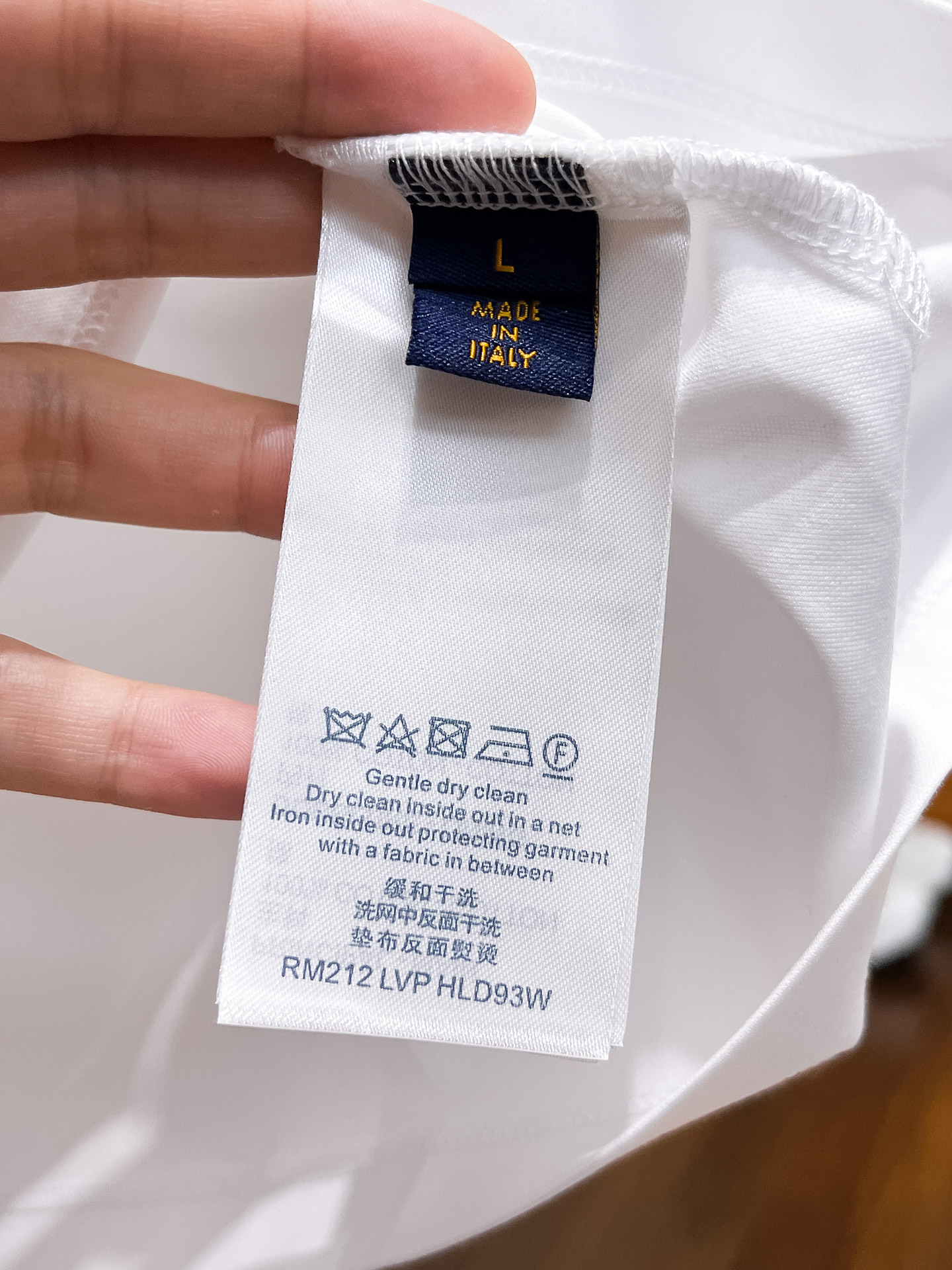 1v 路易威登 系列 VIP高级定制 2025新款短袖 百搭款式 任何人都可以轻松驾驭 面料全订制工艺 