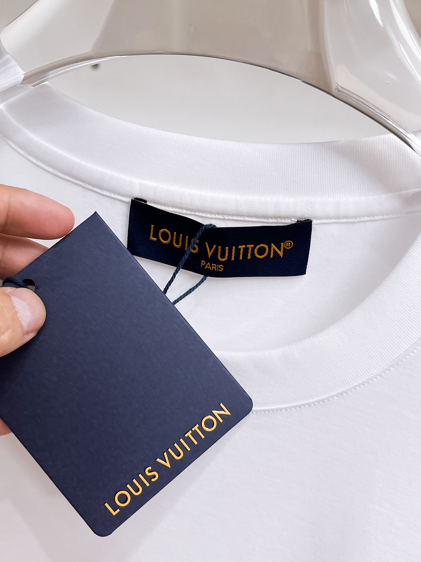 1v 路易威登 系列 VIP高级定制 2025新款短袖 百搭款式 任何人都可以轻松驾驭 面料全订制工艺 