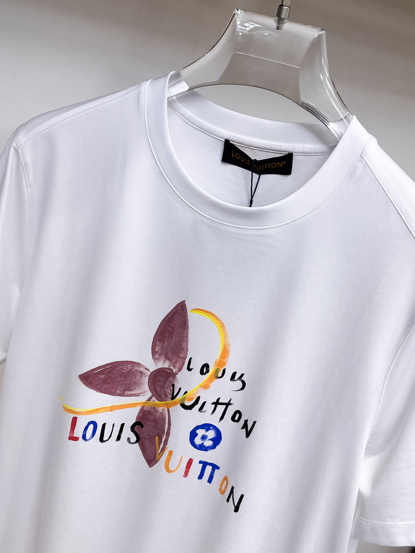 1v 路易威登 系列 VIP高级定制 2025新款短袖 百搭款式 任何人都可以轻松驾驭 面料全订制工艺 