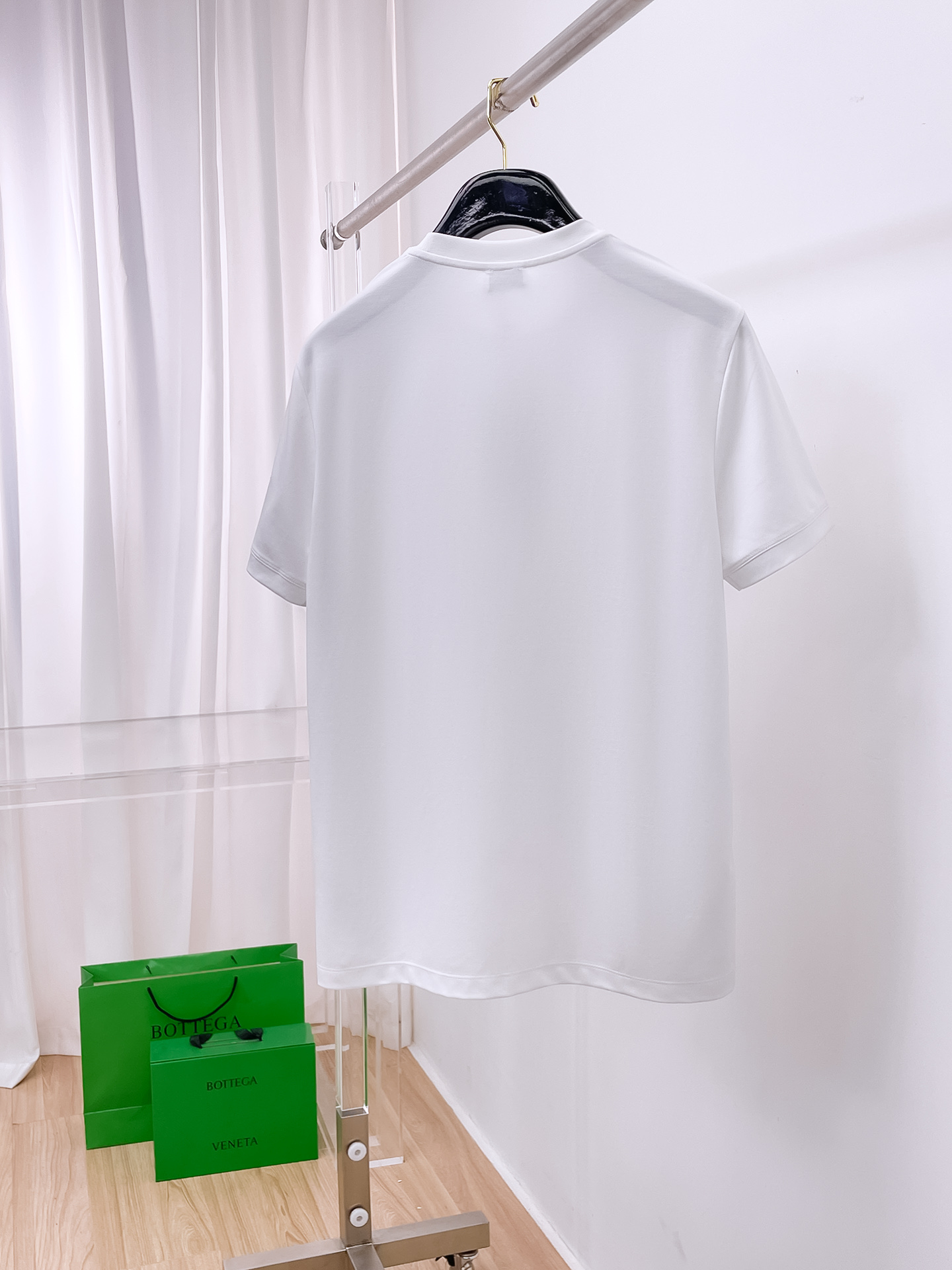  1v路易威登 2025春夏新款首发专柜最新款圆领短袖 高端订制 设计前卫时尚！品牌logo重工艺设计 