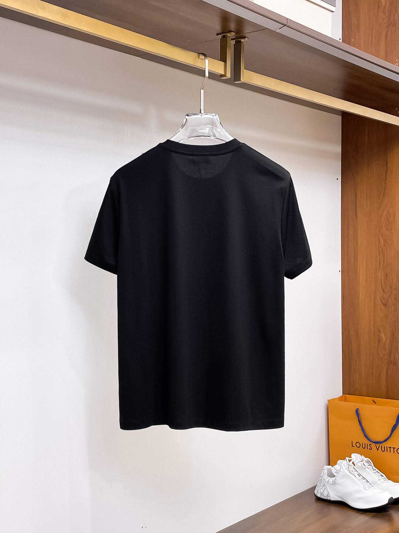 迪奥 系列 VIP高级定制 2025新款短袖 百搭款式 任何人都可以轻松驾驭 面料全订制工艺 高定一等品