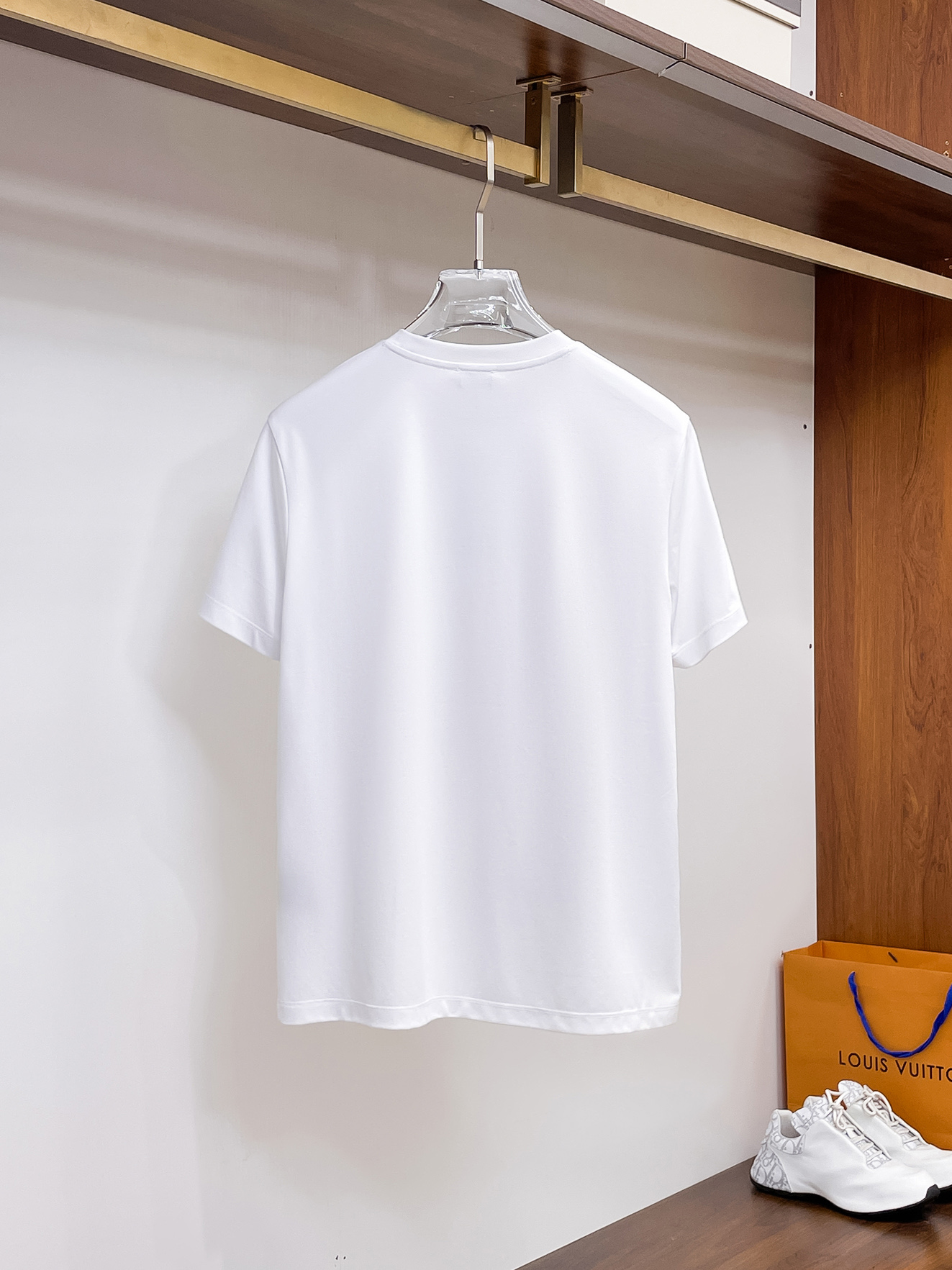 迪奥 系列 VIP高级定制 2025新款短袖 百搭款式 任何人都可以轻松驾驭 面料全订制工艺 高定一等品