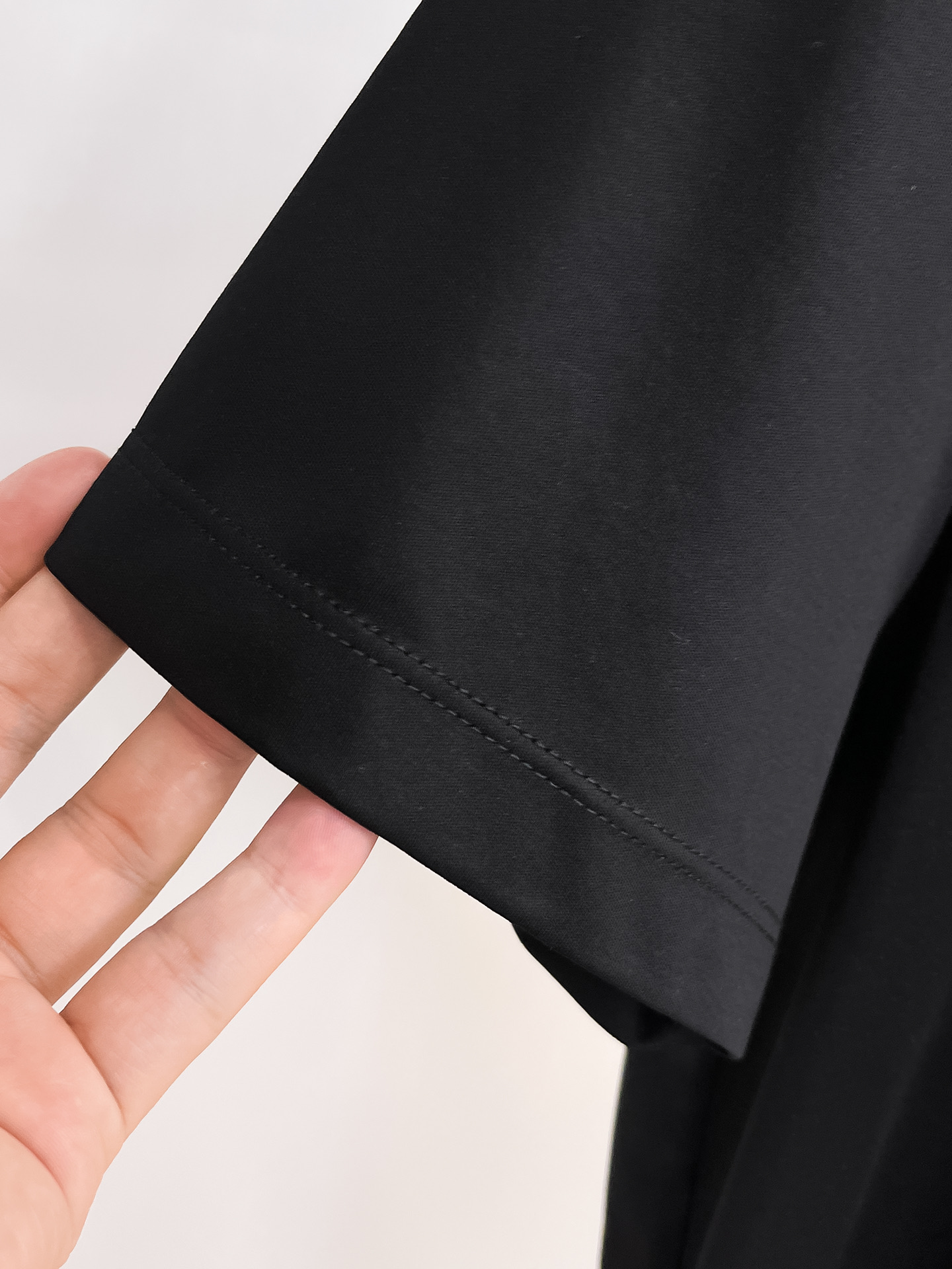  阿玛尼 2025春夏新款首发专柜最新款圆领短袖 高端订制 设计前卫时尚！品牌logo重工艺设计 高端定