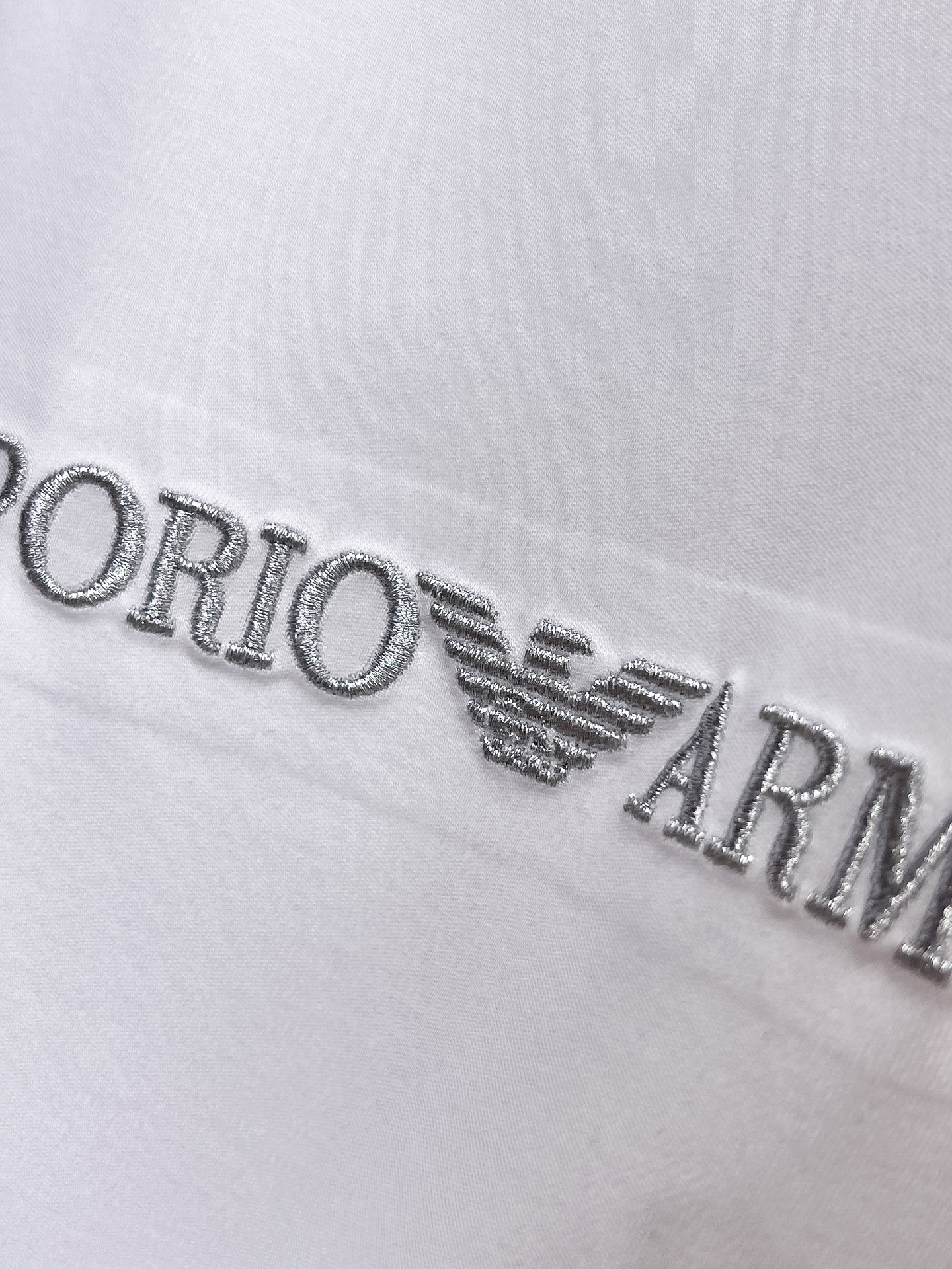  阿玛尼 2025春夏新款首发专柜最新款圆领短袖 高端订制 设计前卫时尚！品牌logo重工艺设计 高端定