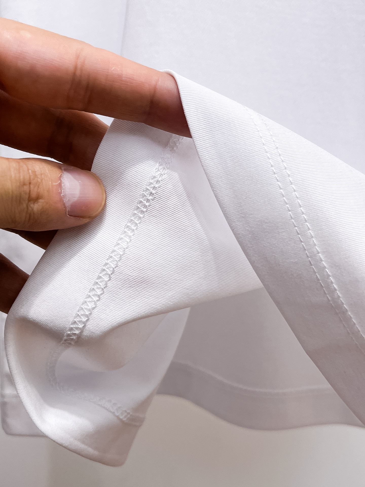  阿玛尼 2025春夏新款首发专柜最新款圆领短袖 高端订制 设计前卫时尚！品牌logo重工艺设计 高端定