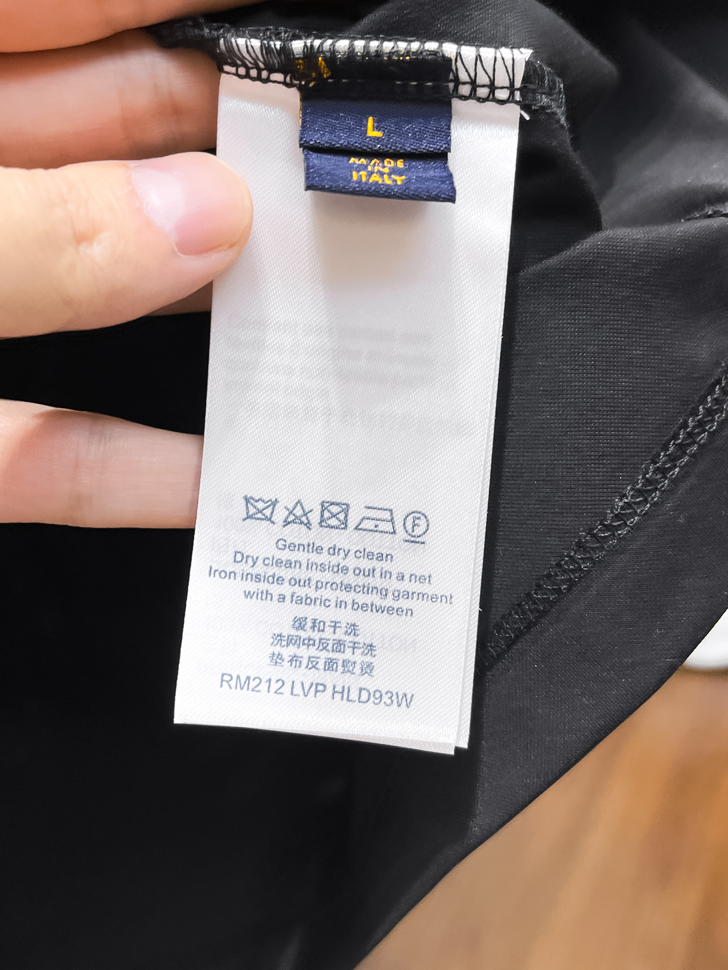 1v 路易威登 系列 VIP高级定制 2025新款短袖 百搭款式 任何人都可以轻松驾驭 面料全订制工艺 