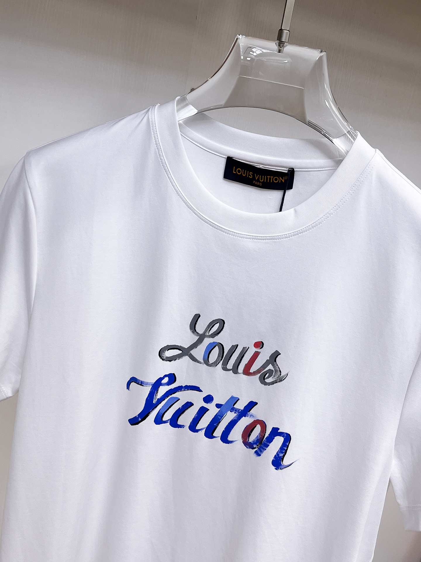 1v 路易威登 系列 VIP高级定制 2025新款短袖 百搭款式 任何人都可以轻松驾驭 面料全订制工艺 