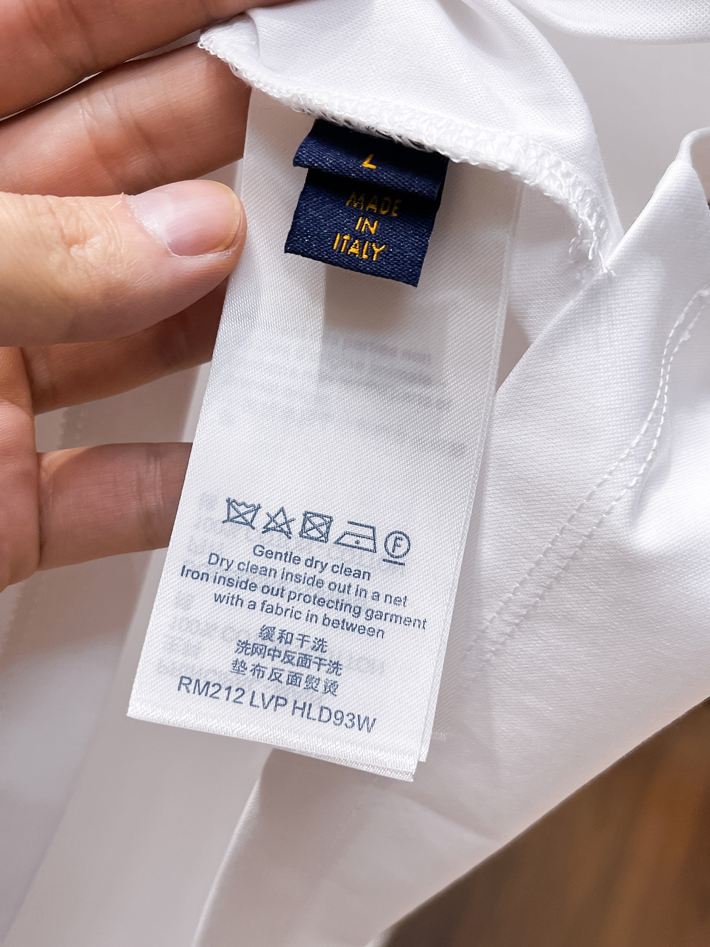 1v 路易威登 系列 VIP高级定制 2025新款短袖 百搭款式 任何人都可以轻松驾驭 面料全订制工艺 