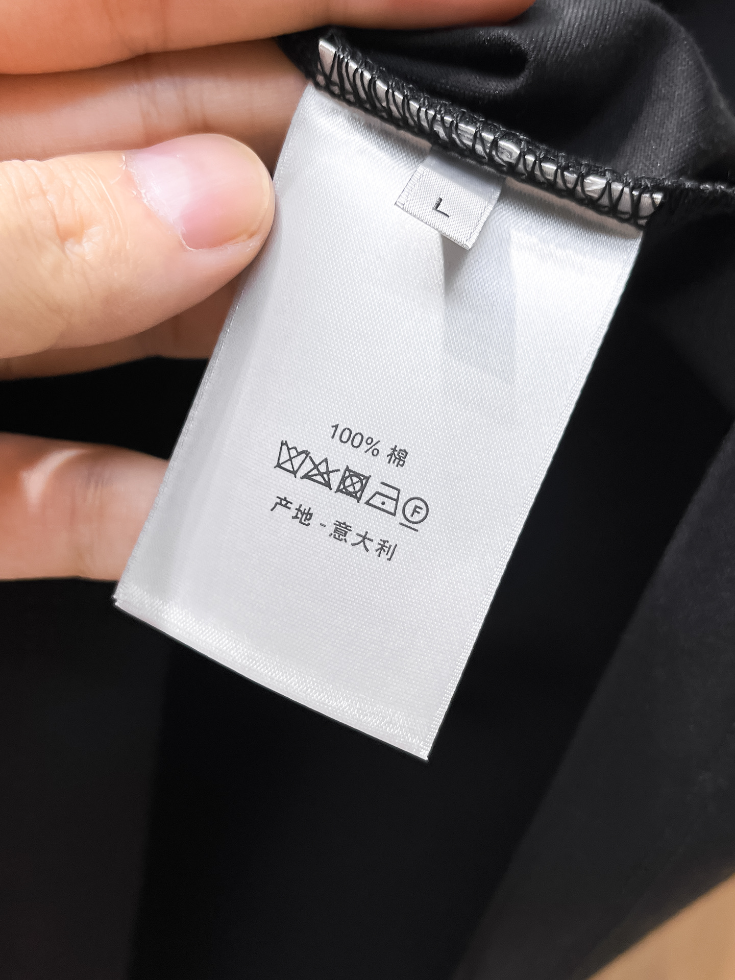 迪奥 系列 VIP高级定制 2025新款短袖 百搭款式 任何人都可以轻松驾驭 面料全订制工艺 高定一等品