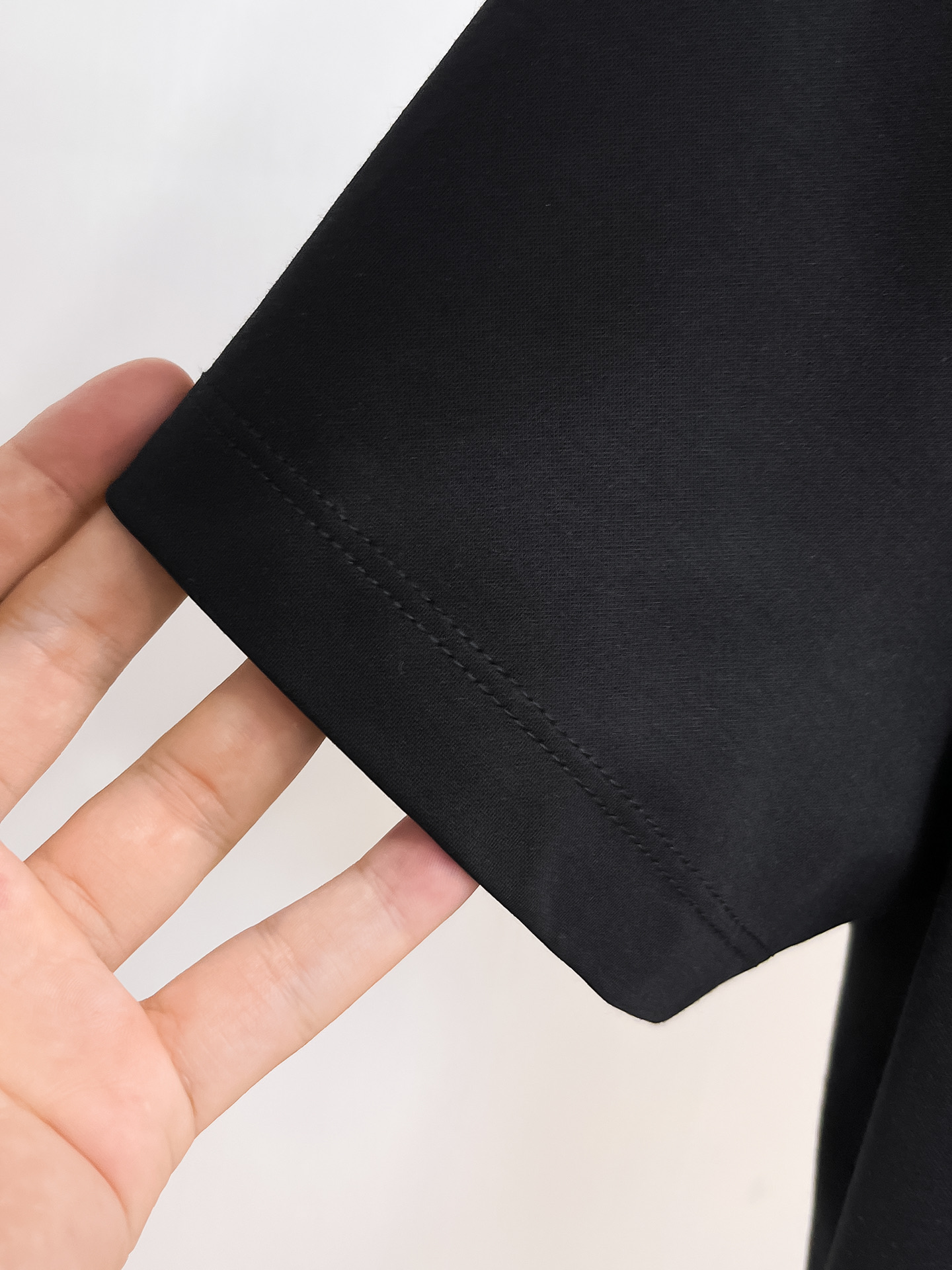 迪奥 系列 VIP高级定制 2025新款短袖 百搭款式 任何人都可以轻松驾驭 面料全订制工艺 高定一等品