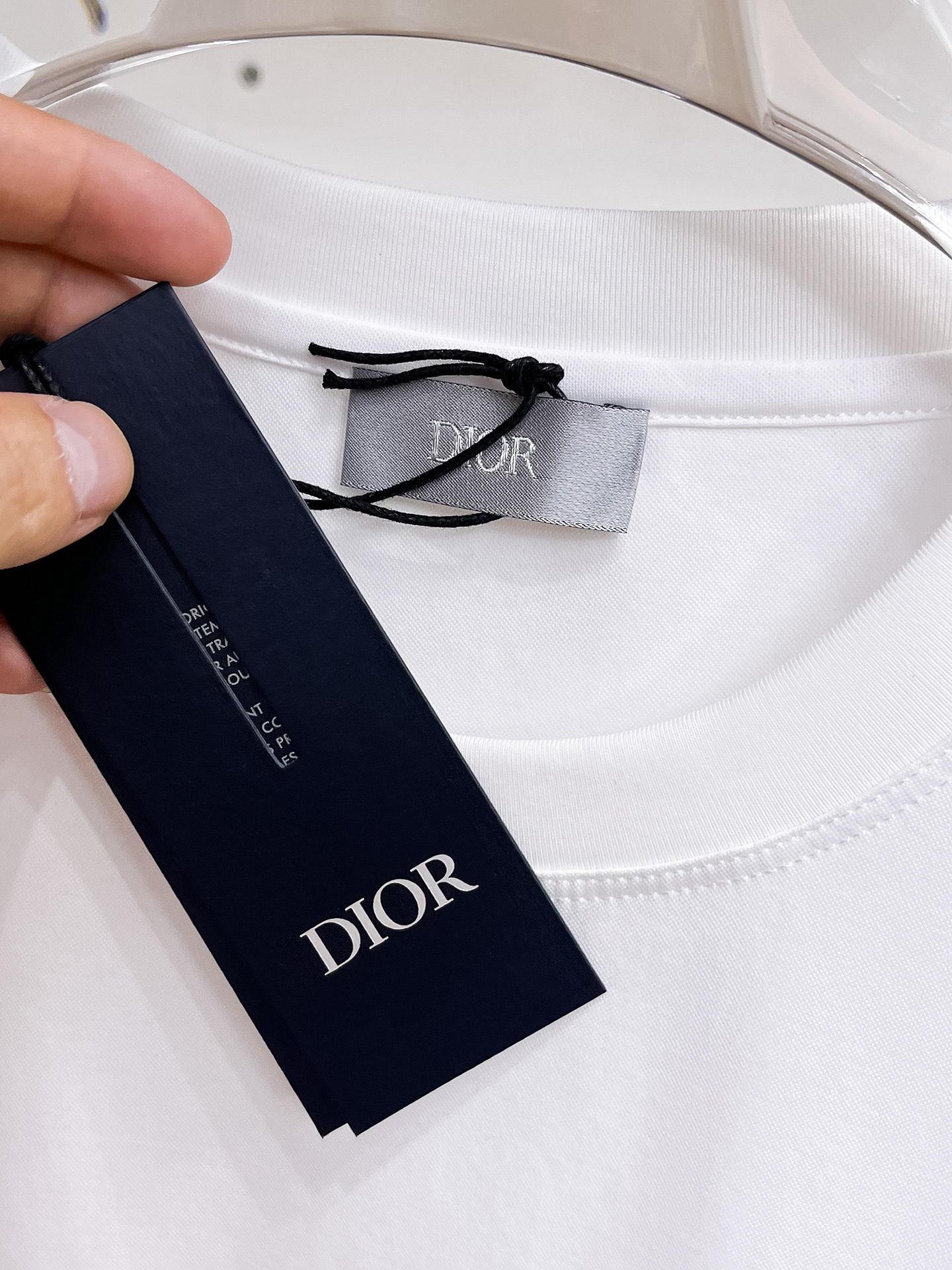 迪奥 系列 VIP高级定制 2025新款短袖 百搭款式 任何人都可以轻松驾驭 面料全订制工艺 高定一等品