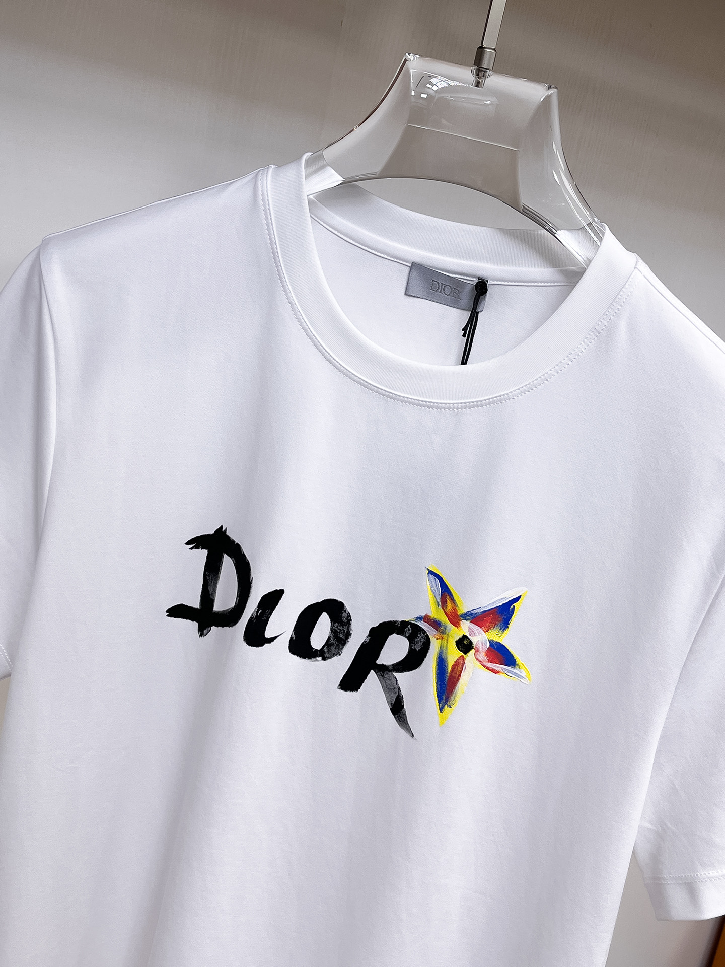 迪奥 系列 VIP高级定制 2025新款短袖 百搭款式 任何人都可以轻松驾驭 面料全订制工艺 高定一等品