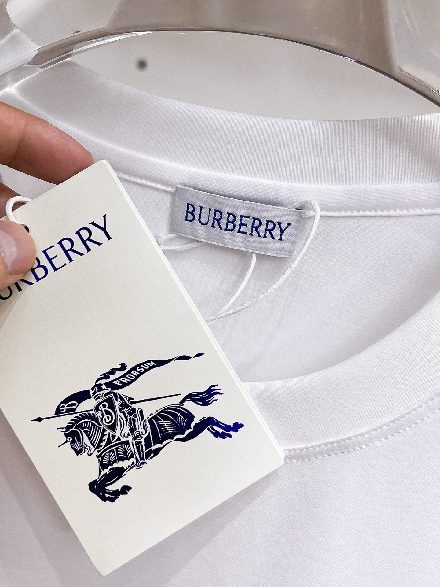 巴宝莉 系列 VIP高级定制 2025新款短袖 百搭款式 任何人都可以轻松驾驭 面料全订制工艺 高定一等