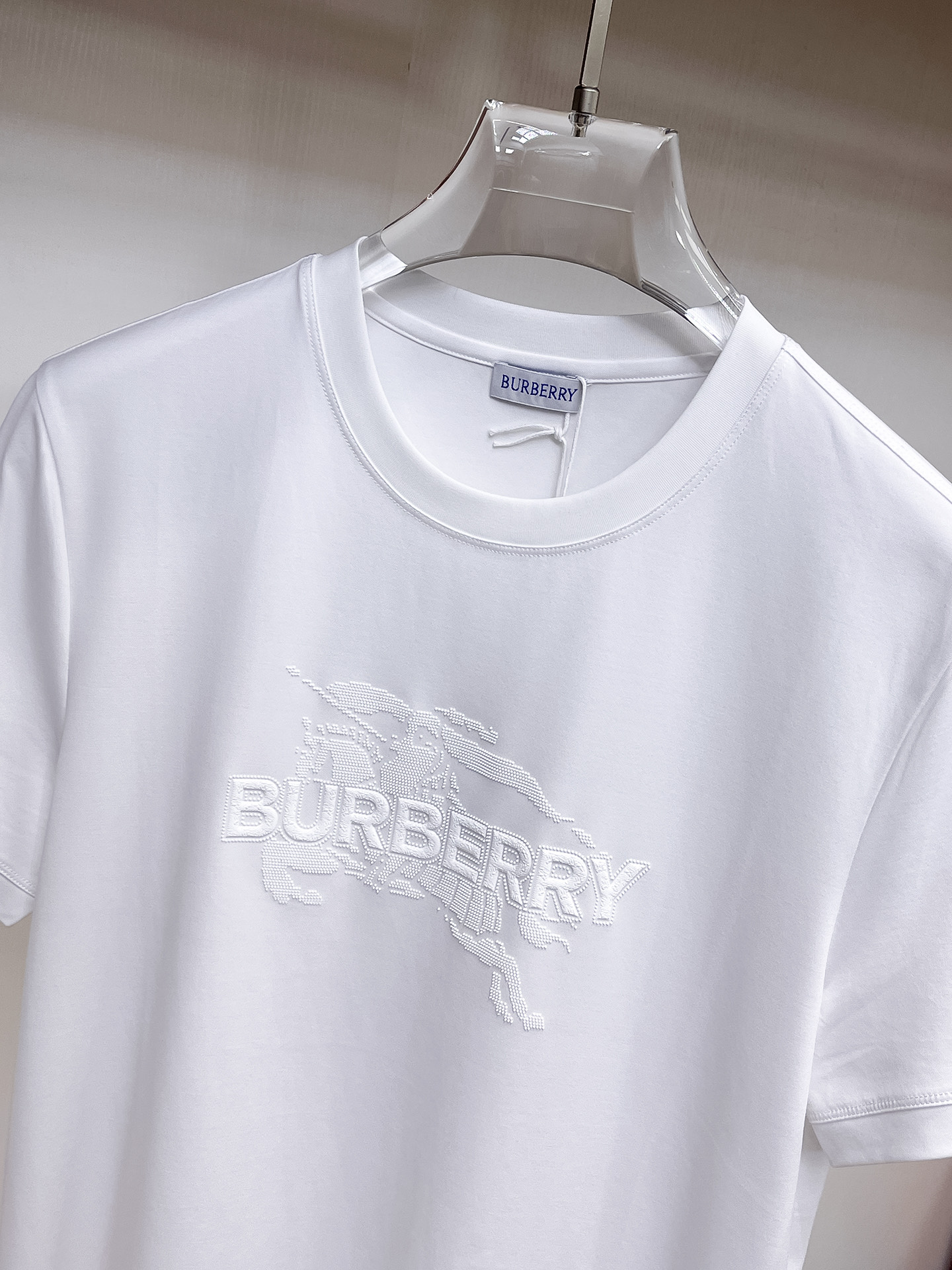 巴宝莉 系列 VIP高级定制 2025新款短袖 百搭款式 任何人都可以轻松驾驭 面料全订制工艺 高定一等