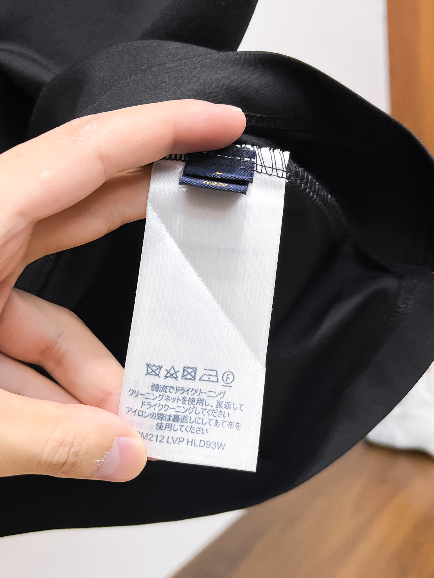 1v路易威登 系列 VIP高级定制 2025新款短袖 百搭款式 任何人都可以轻松驾驭 面料全订制工艺 高