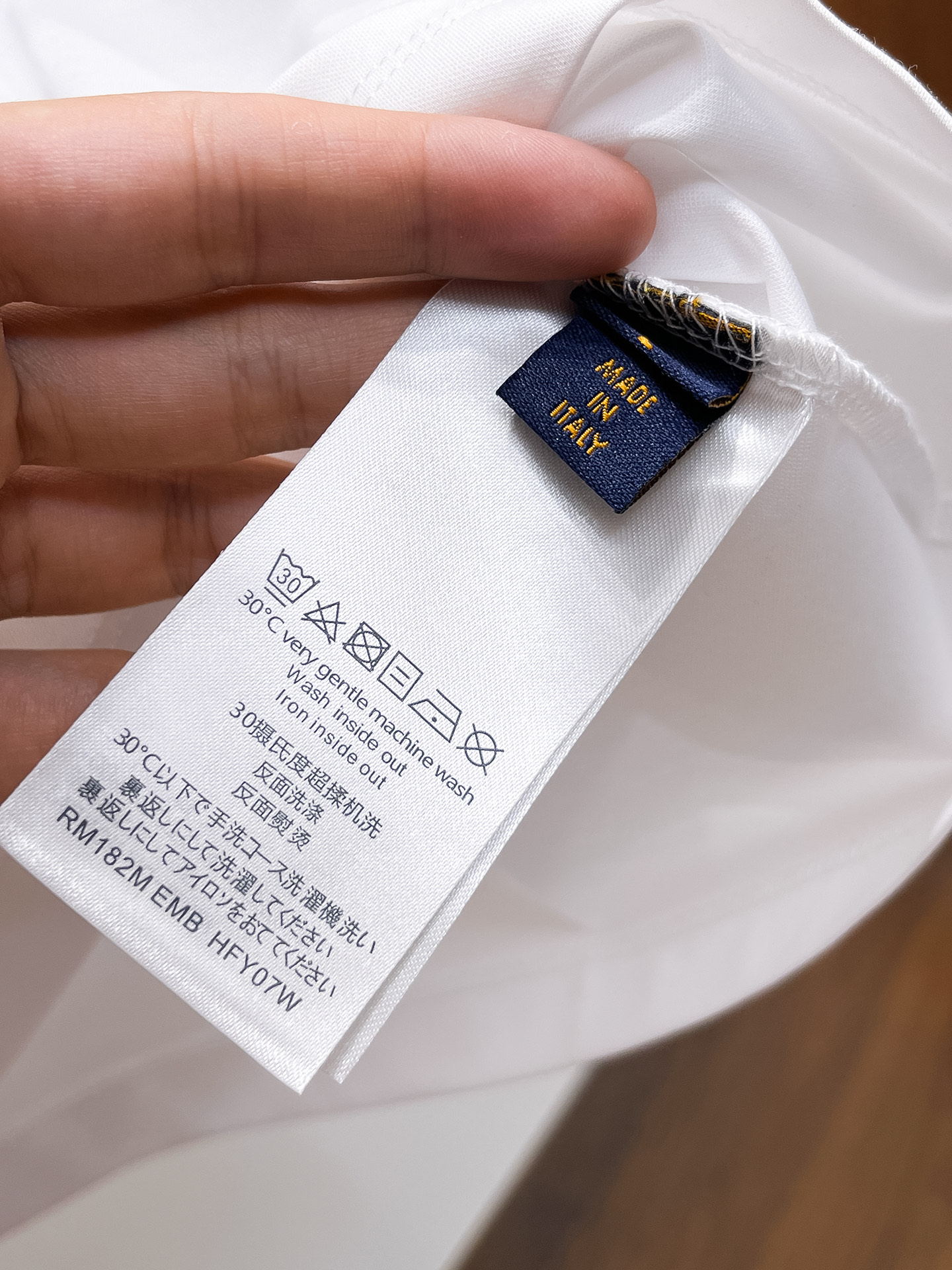 1v路易威登 系列 VIP高级定制 2025新款短袖 百搭款式 任何人都可以轻松驾驭 面料全订制工艺 高