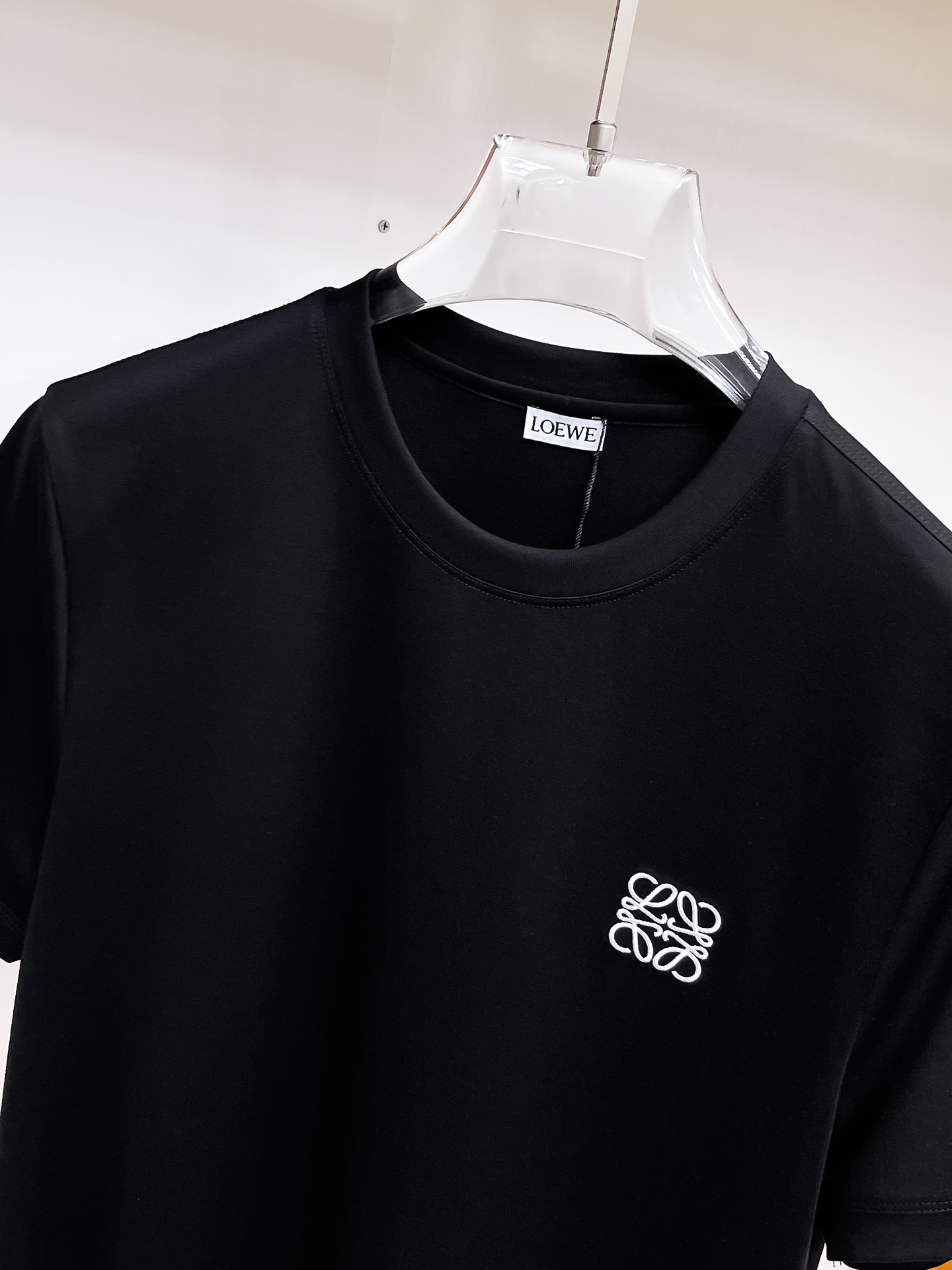 罗意威 系列 VIP高级定制 2025新款短袖 百搭款式 任何人都可以轻松驾驭 面料全订制工艺 高定一等