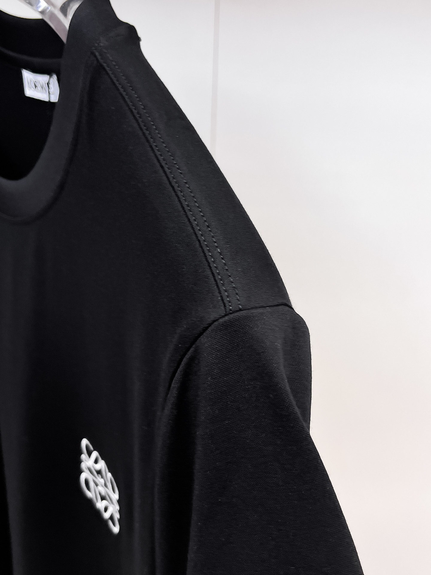 罗意威 系列 VIP高级定制 2025新款短袖 百搭款式 任何人都可以轻松驾驭 面料全订制工艺 高定一等