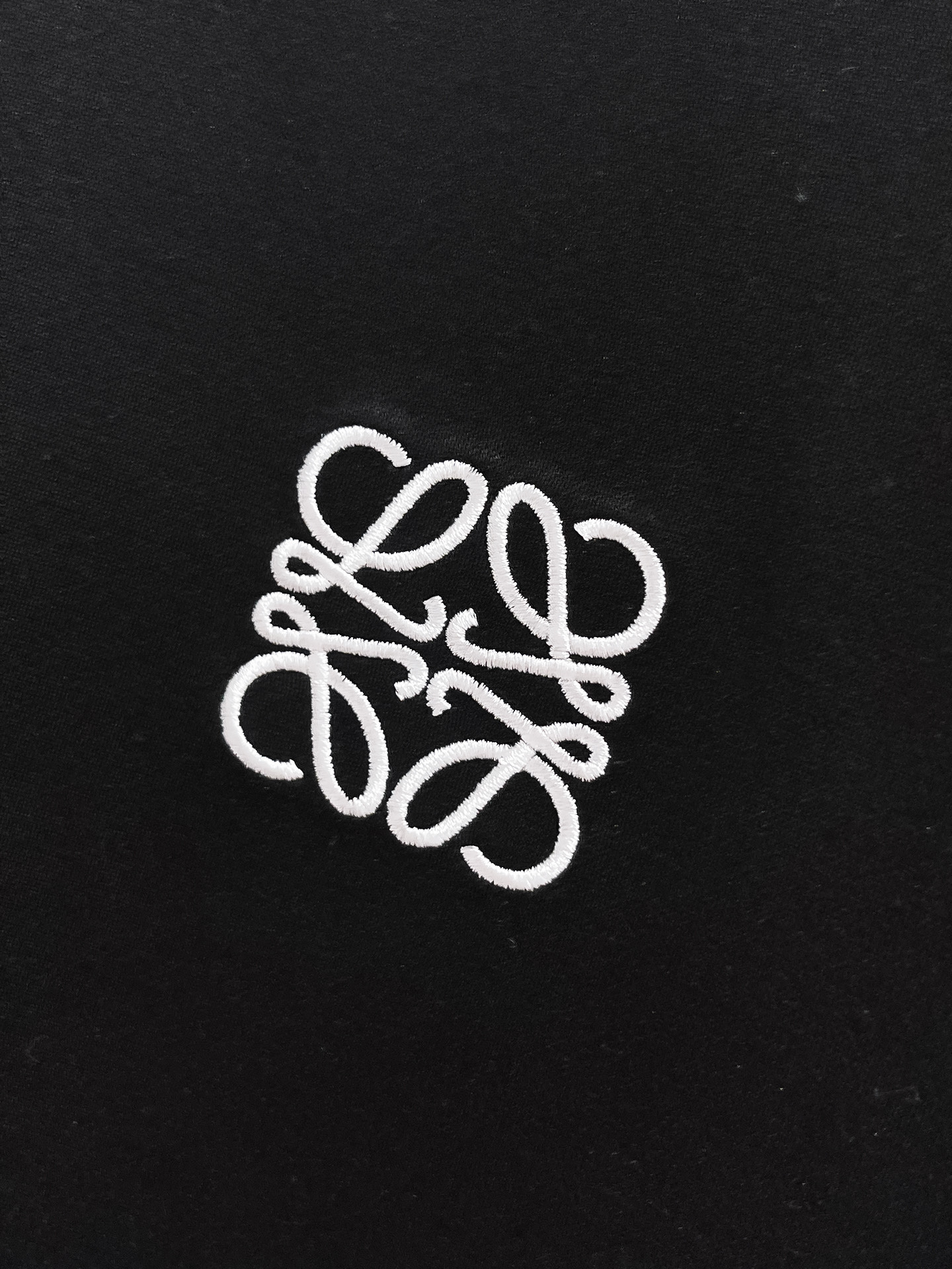 罗意威 系列 VIP高级定制 2025新款短袖 百搭款式 任何人都可以轻松驾驭 面料全订制工艺 高定一等