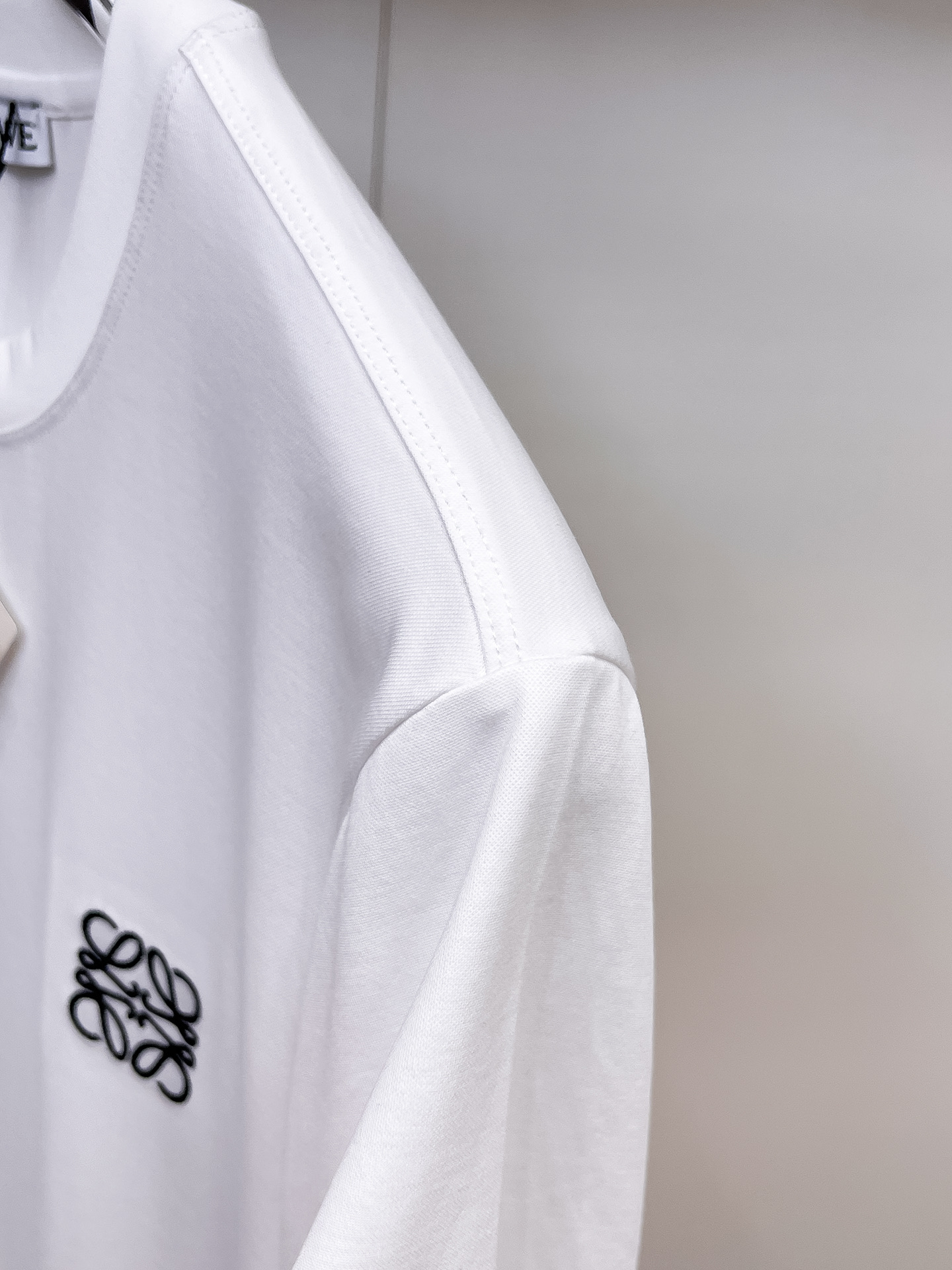 罗意威 系列 VIP高级定制 2025新款短袖 百搭款式 任何人都可以轻松驾驭 面料全订制工艺 高定一等