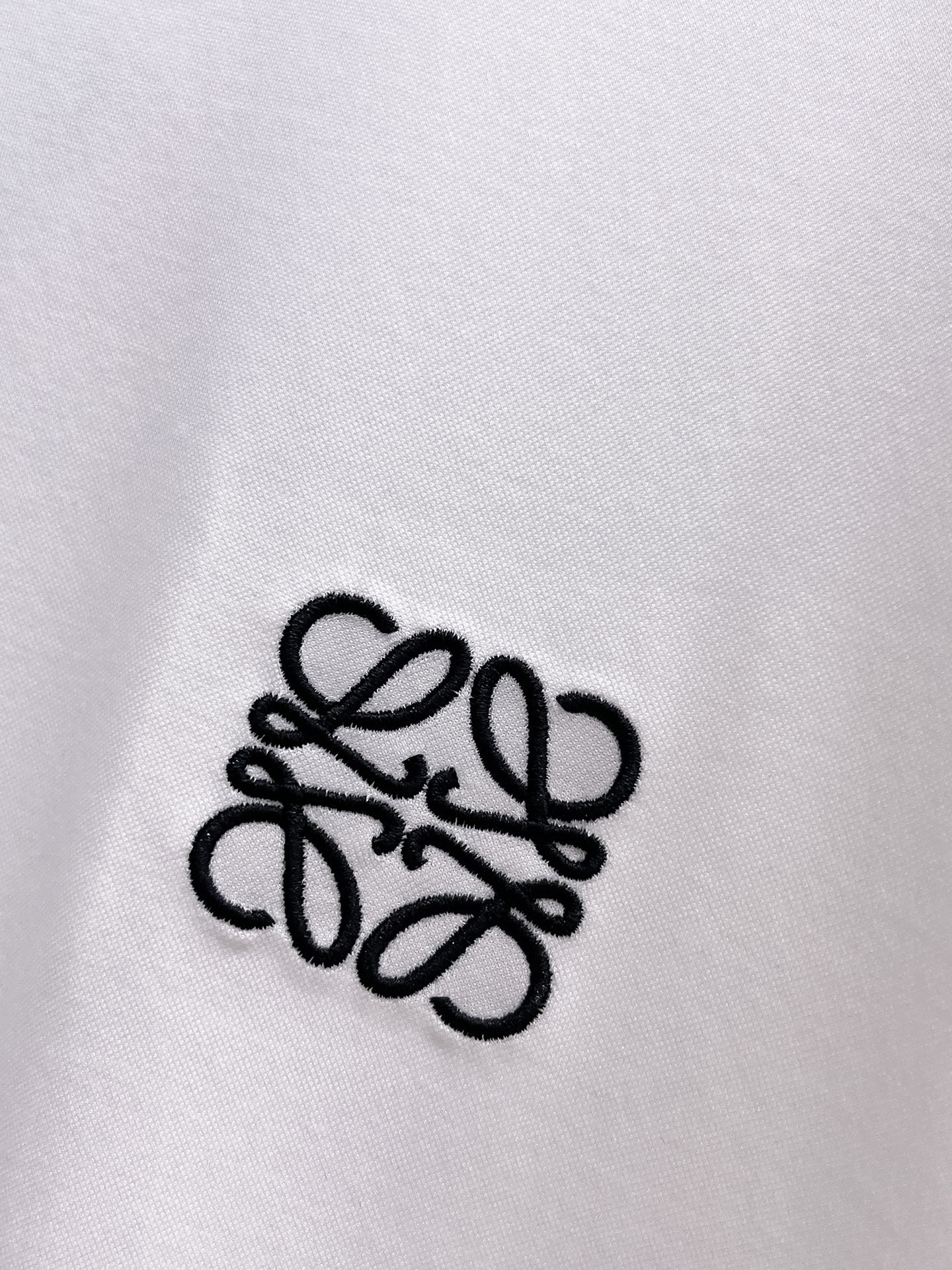 罗意威 系列 VIP高级定制 2025新款短袖 百搭款式 任何人都可以轻松驾驭 面料全订制工艺 高定一等