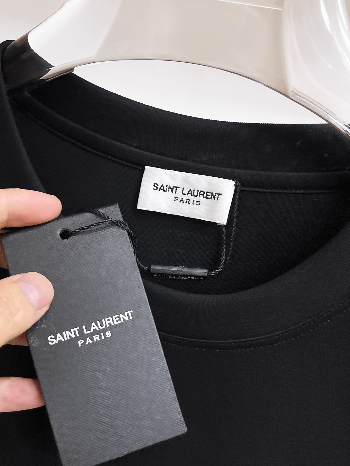 圣罗兰 系列 VIP高级定制 2025新款短袖 百搭款式 任何人都可以轻松驾驭 面料全订制工艺 高定一等