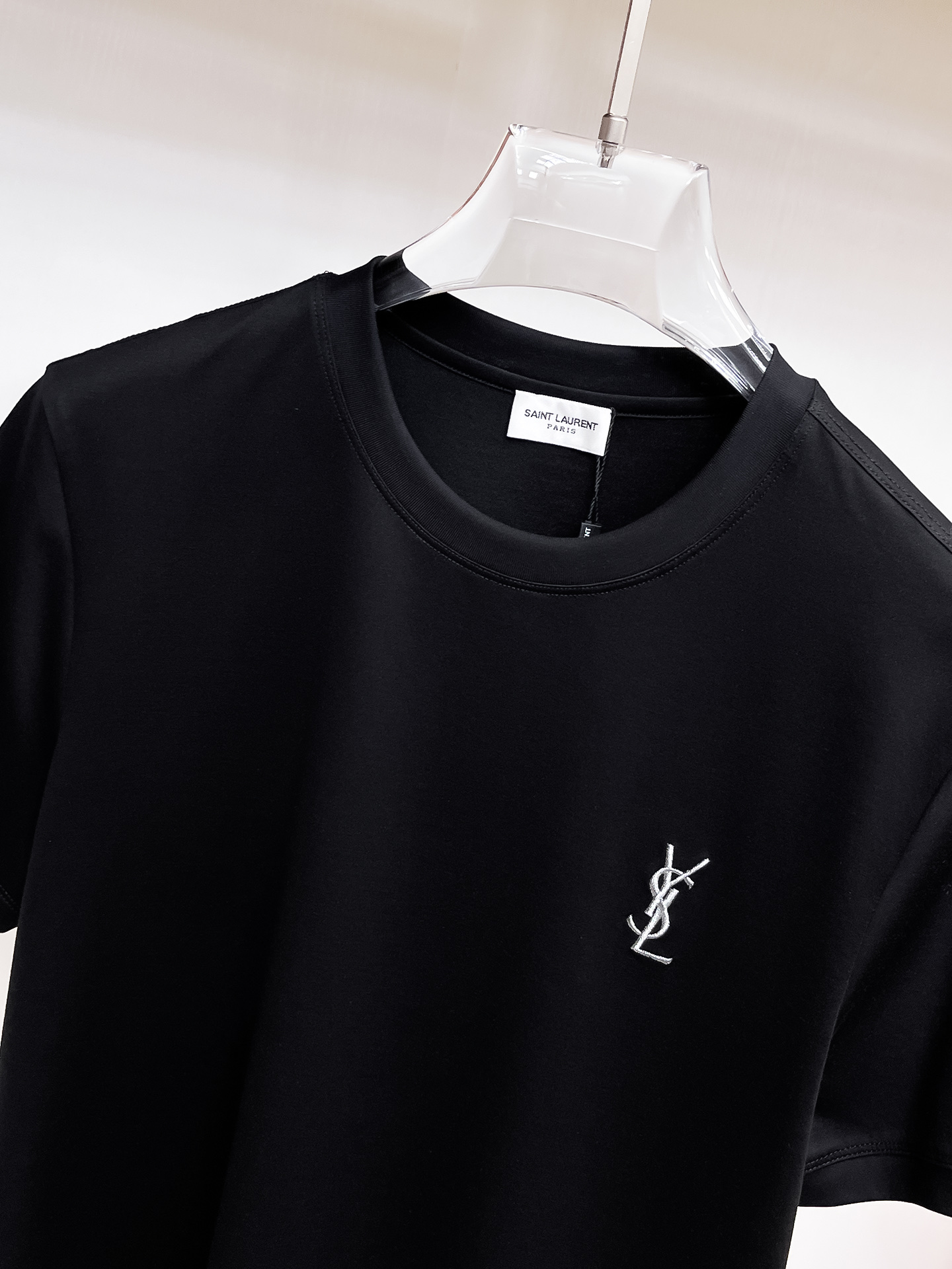 圣罗兰 系列 VIP高级定制 2025新款短袖 百搭款式 任何人都可以轻松驾驭 面料全订制工艺 高定一等