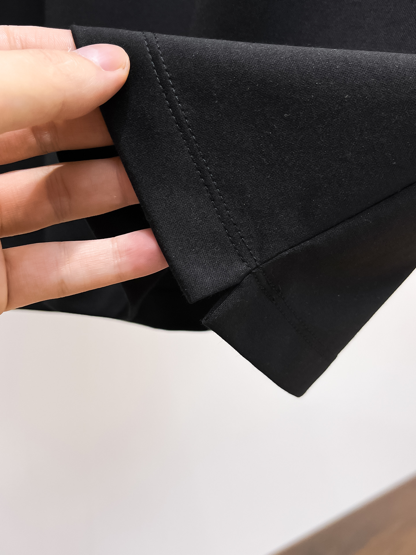 圣罗兰 系列 VIP高级定制 2025新款短袖 百搭款式 任何人都可以轻松驾驭 面料全订制工艺 高定一等