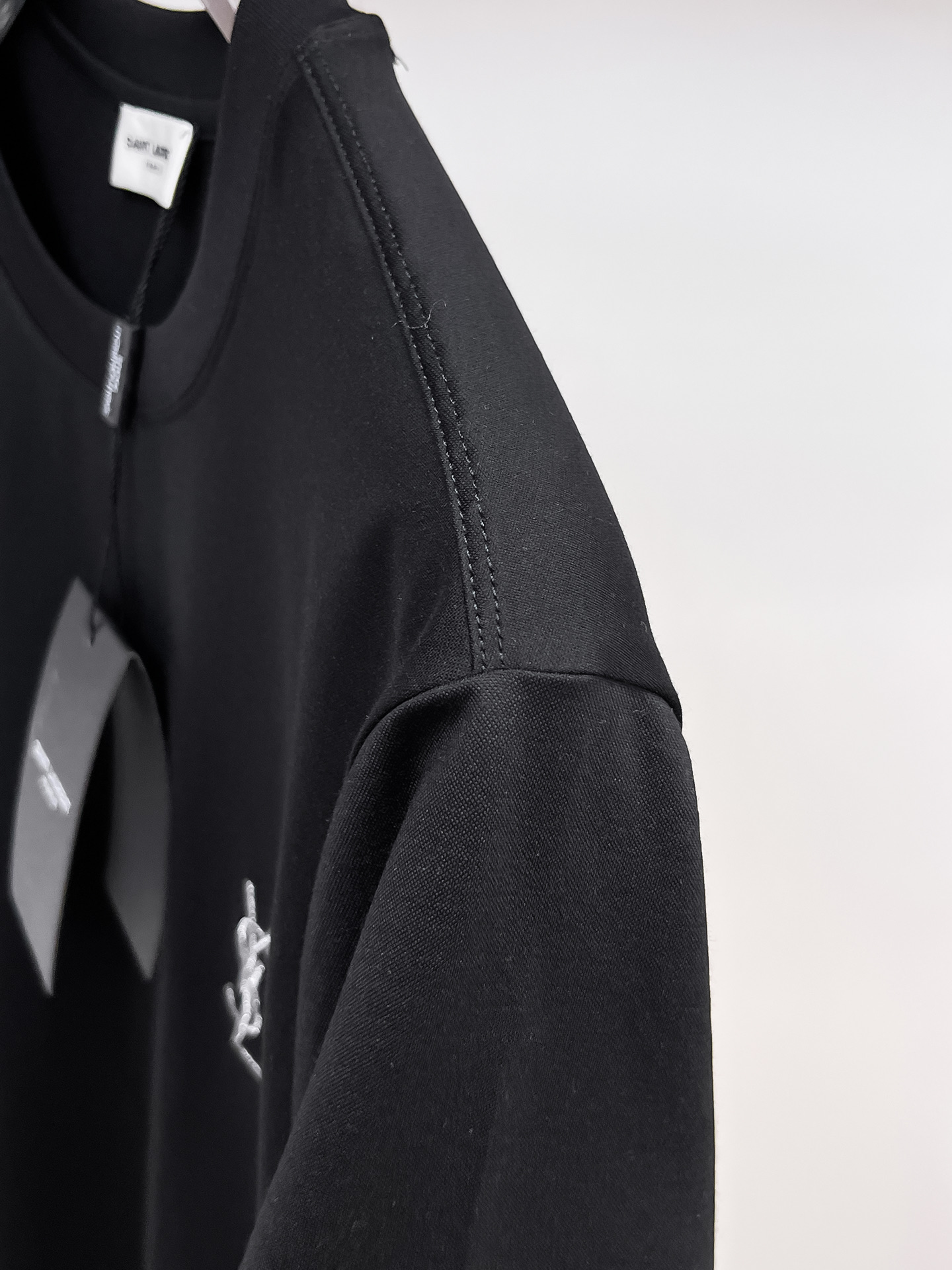 圣罗兰 系列 VIP高级定制 2025新款短袖 百搭款式 任何人都可以轻松驾驭 面料全订制工艺 高定一等