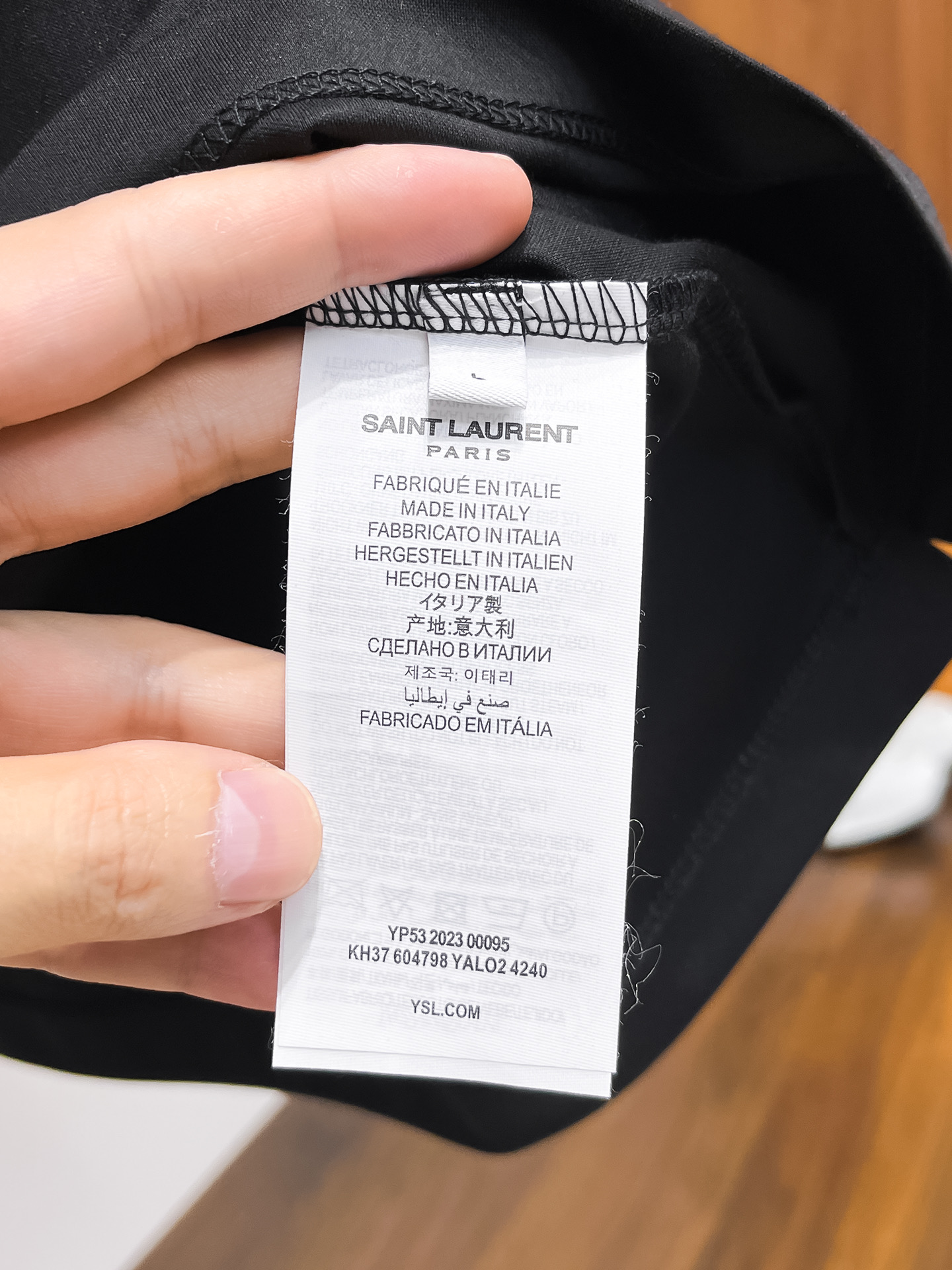 圣罗兰 系列 VIP高级定制 2025新款短袖 百搭款式 任何人都可以轻松驾驭 面料全订制工艺 高定一等