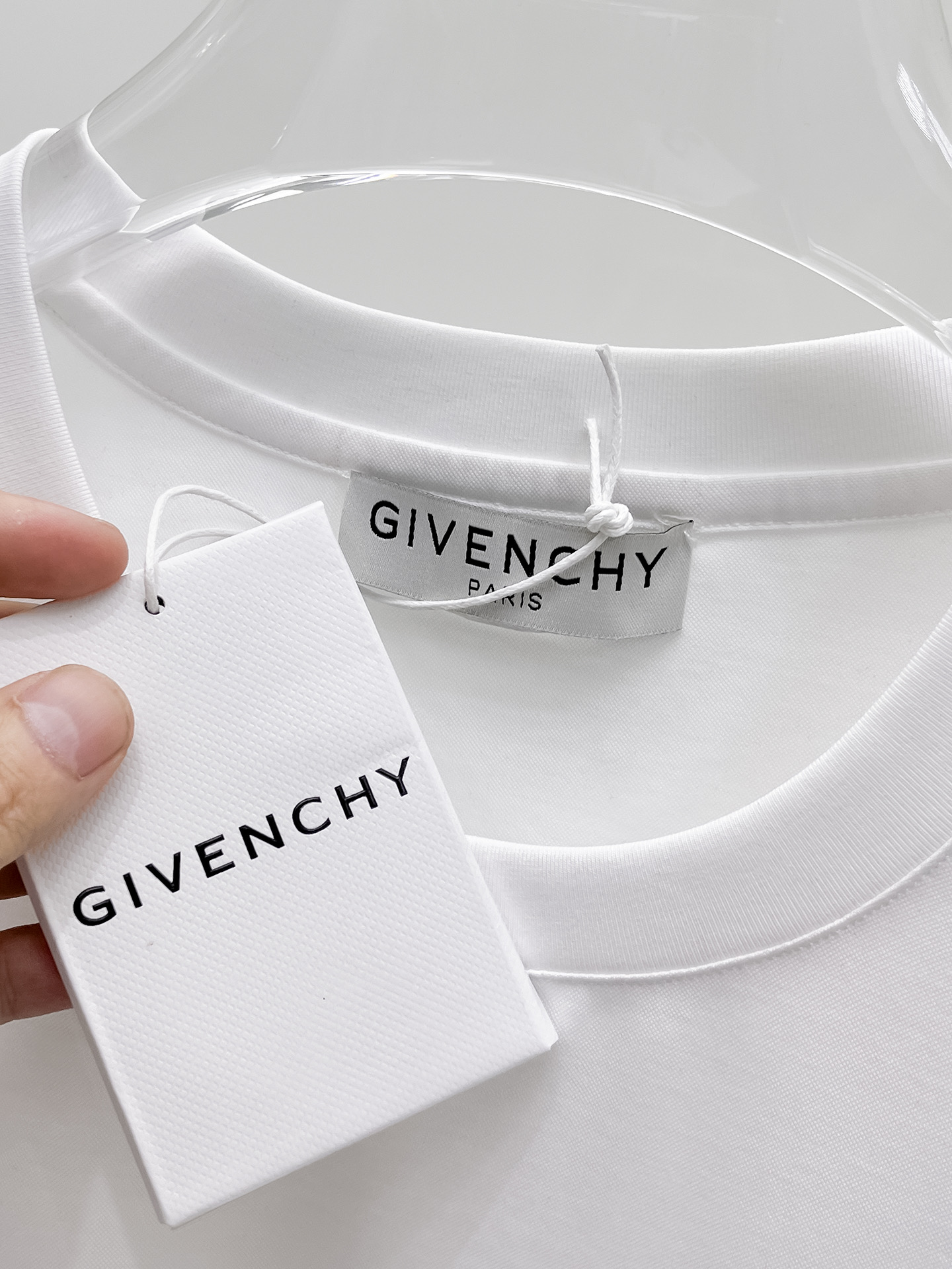  纪梵希  2025春夏新款首发专柜最新款圆领短袖 高端订制 设计前卫时尚！品牌logo重工艺设计 高端