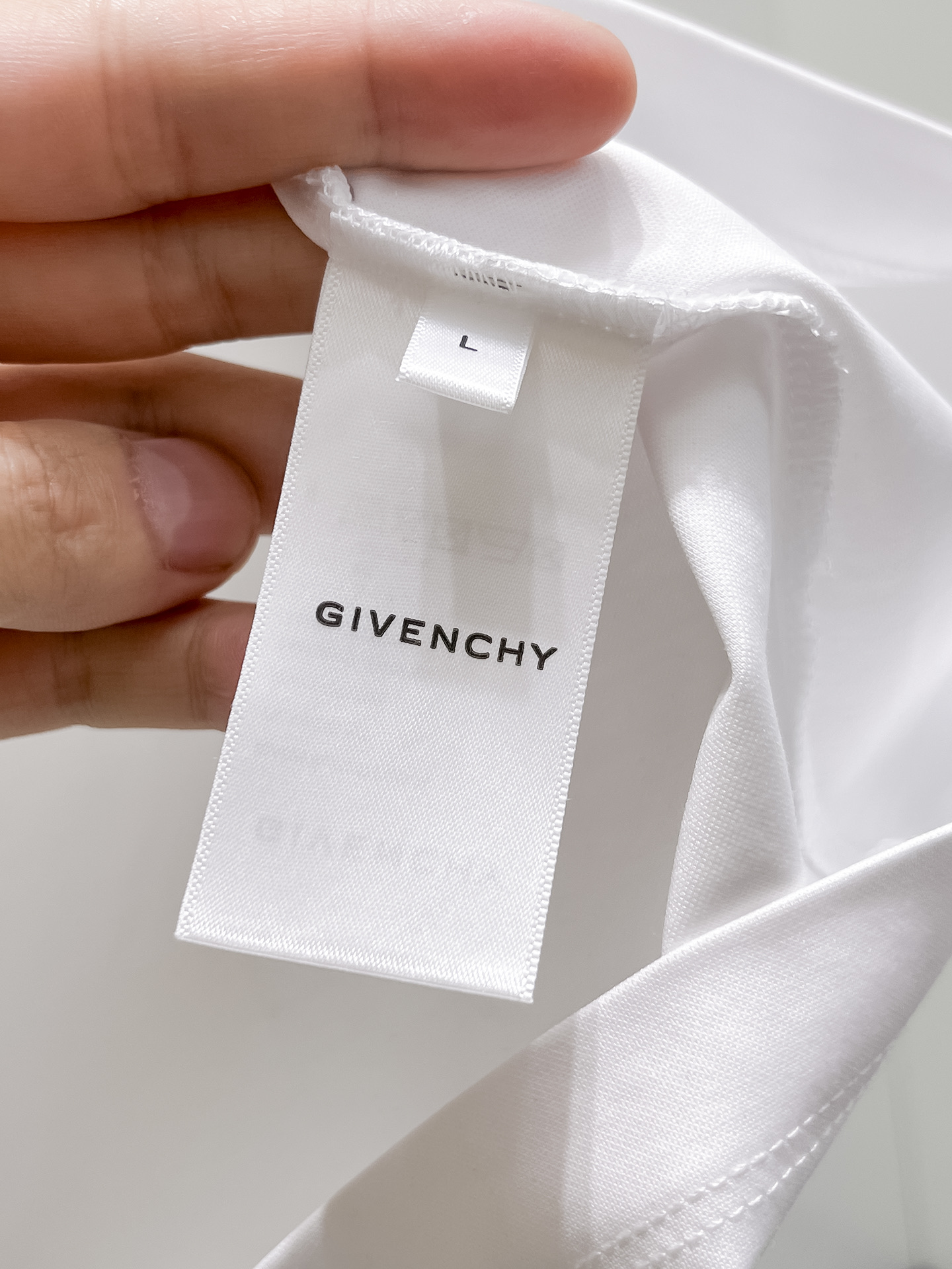  纪梵希  2025春夏新款首发专柜最新款圆领短袖 高端订制 设计前卫时尚！品牌logo重工艺设计 高端