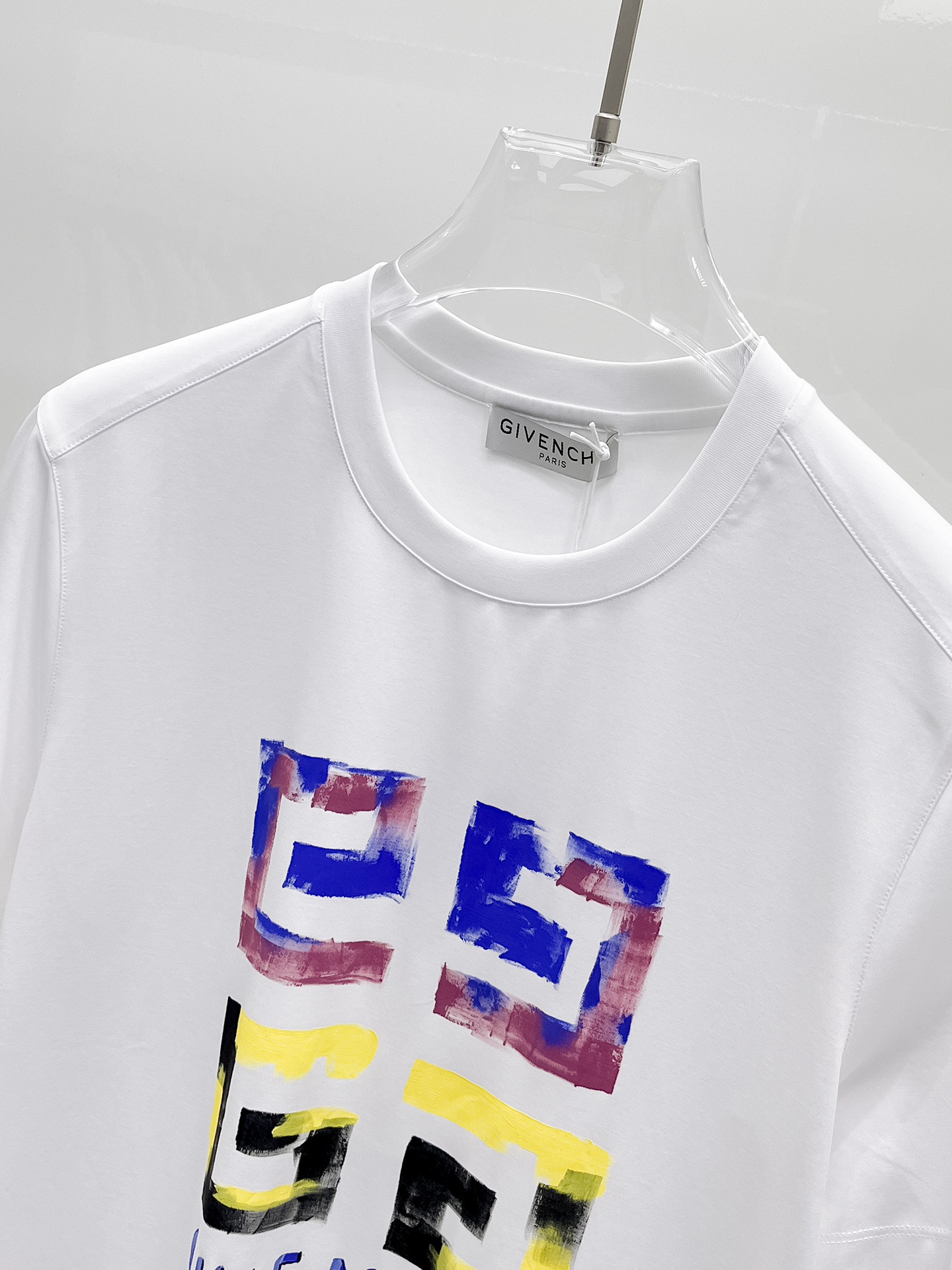  纪梵希  2025春夏新款首发专柜最新款圆领短袖 高端订制 设计前卫时尚！品牌logo重工艺设计 高端