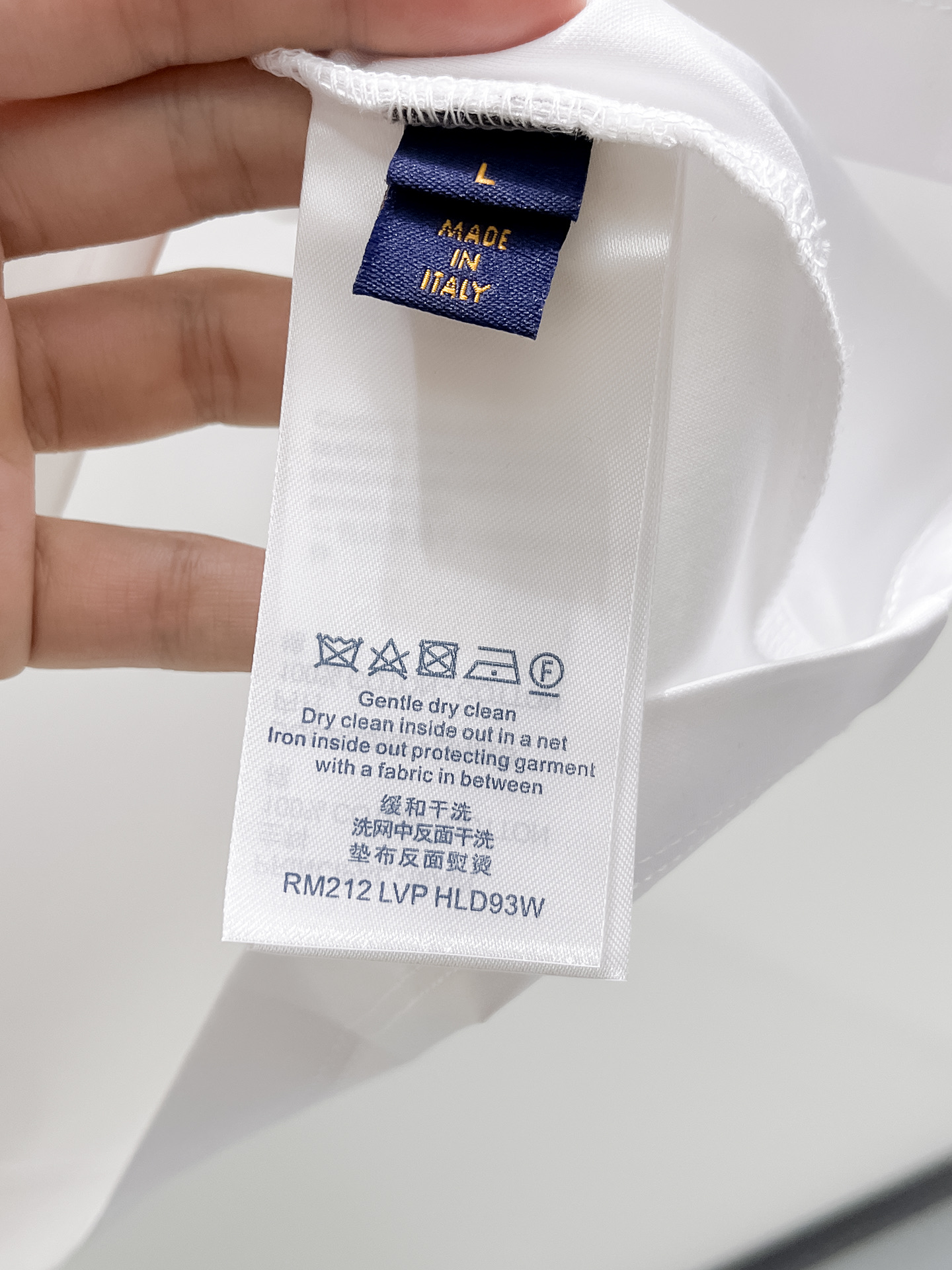  1v 路易威登 2025春夏新款首发专柜最新款圆领短袖 高端订制 设计前卫时尚！品牌logo重工艺设计