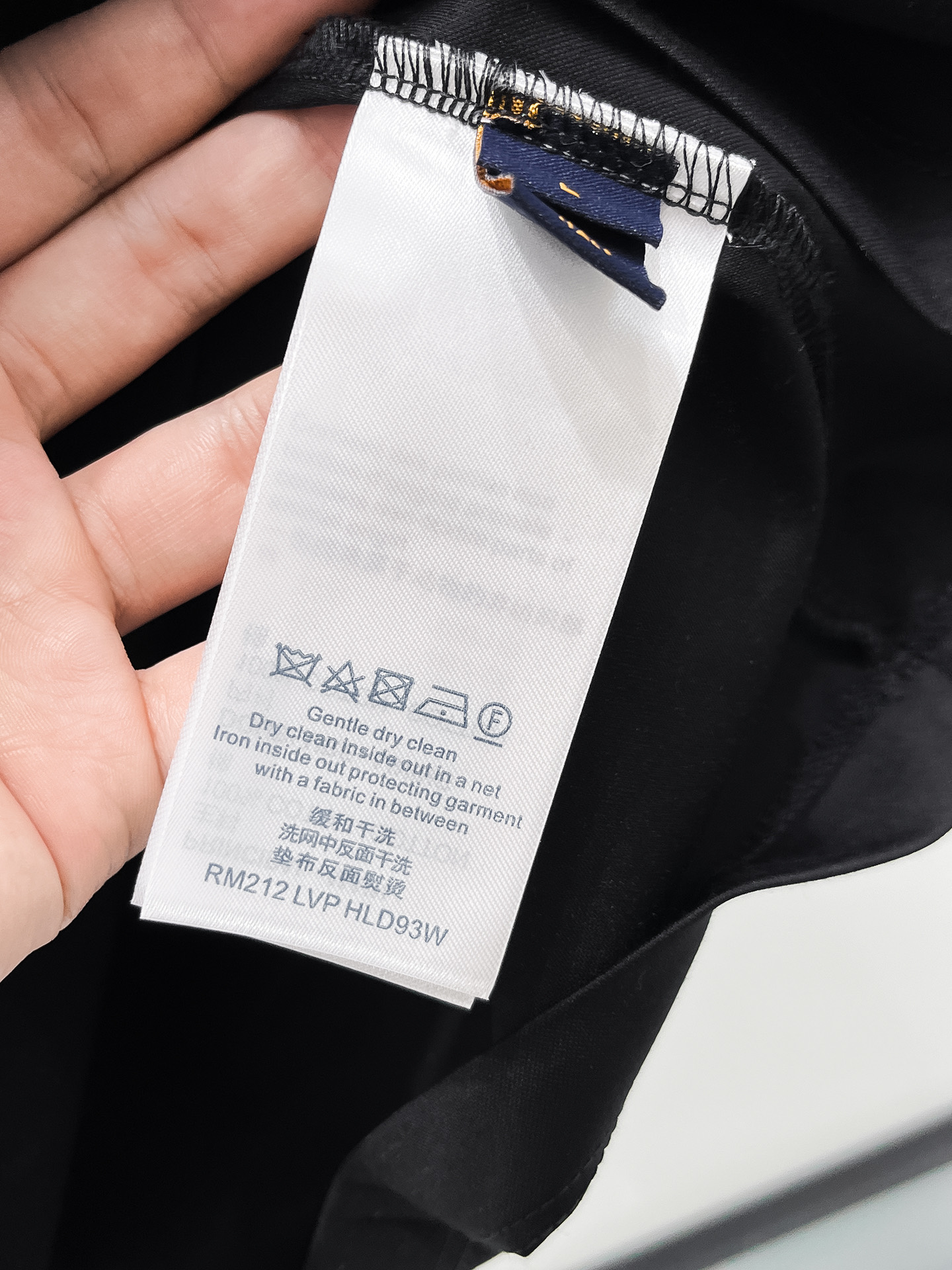  1v 路易威登 2025春夏新款首发专柜最新款圆领短袖 高端订制 设计前卫时尚！品牌logo重工艺设计