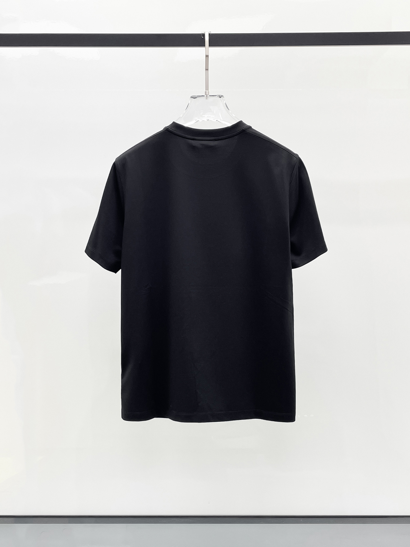  普拉达 2025春夏新款首发专柜最新款圆领短袖 高端订制 设计前卫时尚！品牌logo重工艺设计 高端定