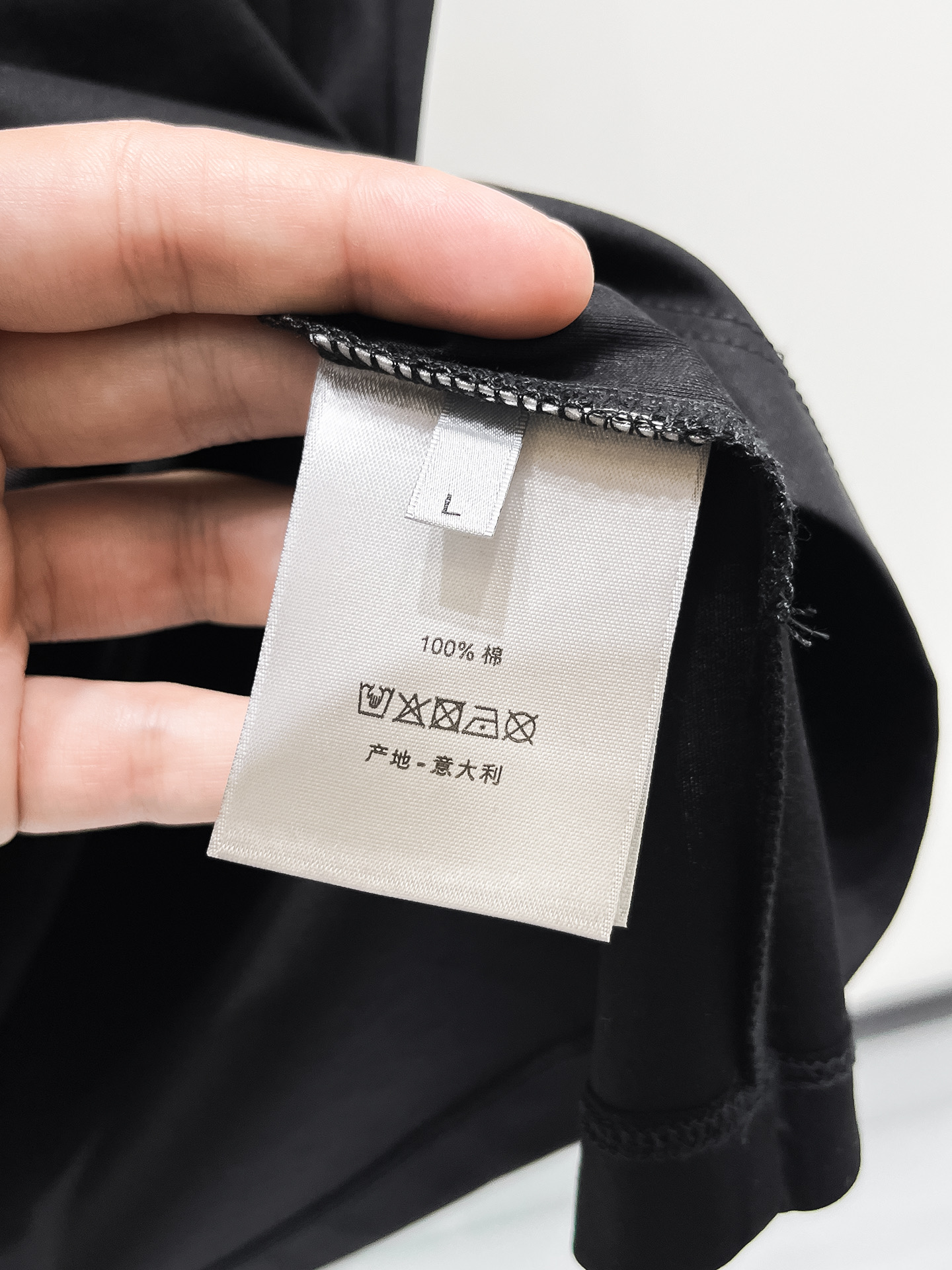  迪奥 2025春夏新款首发专柜最新款圆领短袖 高端订制 设计前卫时尚！品牌logo重工艺设计 高端定制