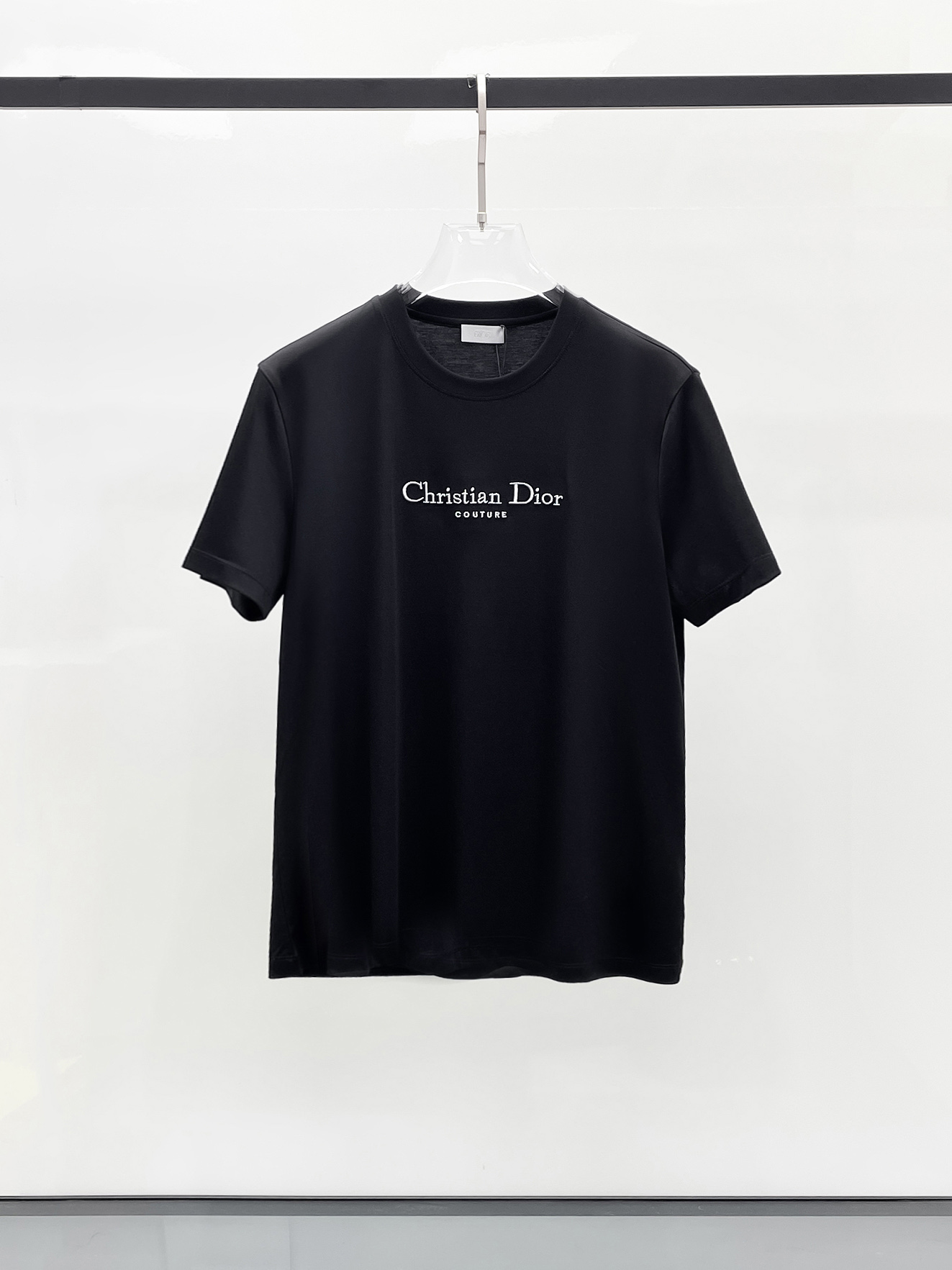  迪奥 2025春夏新款首发专柜最新款圆领短袖 高端订制 设计前卫时尚！品牌logo重工艺设计 高端定制