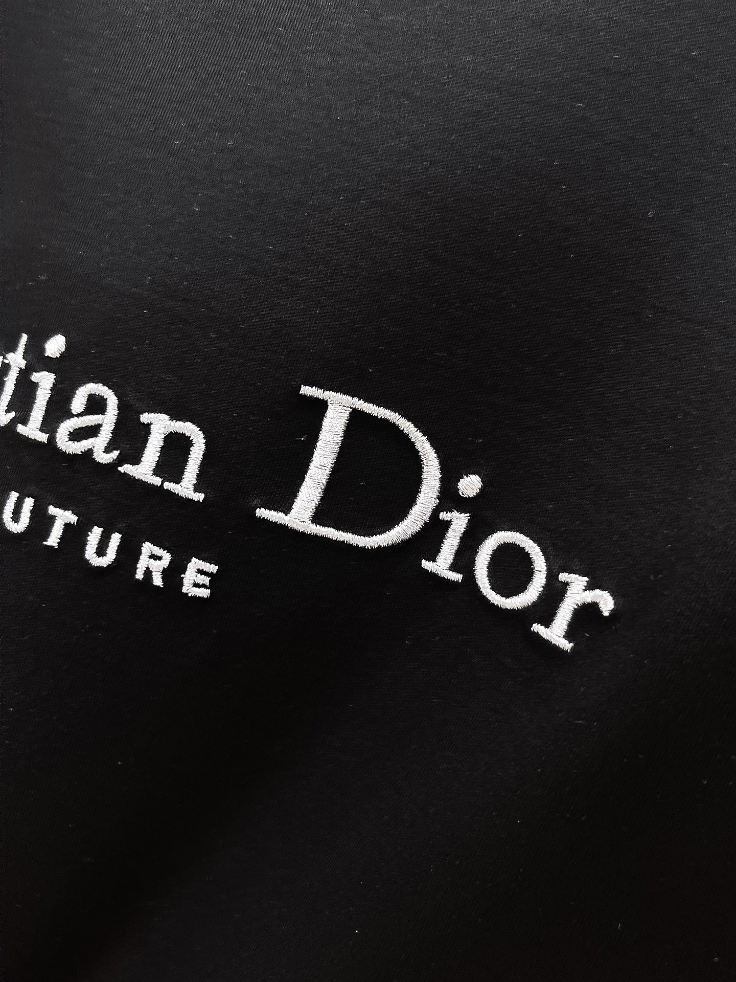  迪奥 2025春夏新款首发专柜最新款圆领短袖 高端订制 设计前卫时尚！品牌logo重工艺设计 高端定制