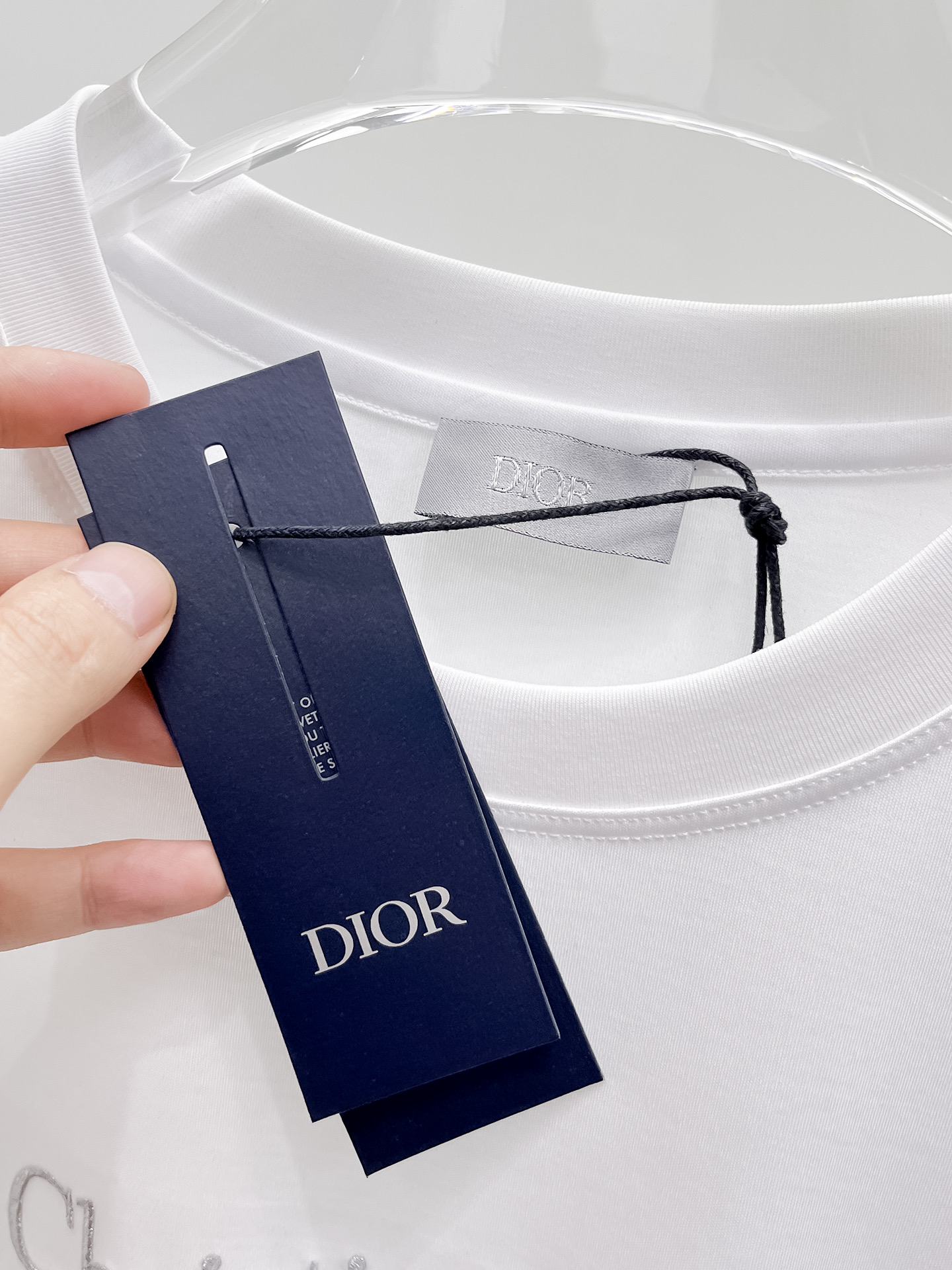  迪奥 2025春夏新款首发专柜最新款圆领短袖 高端订制 设计前卫时尚！品牌logo重工艺设计 高端定制