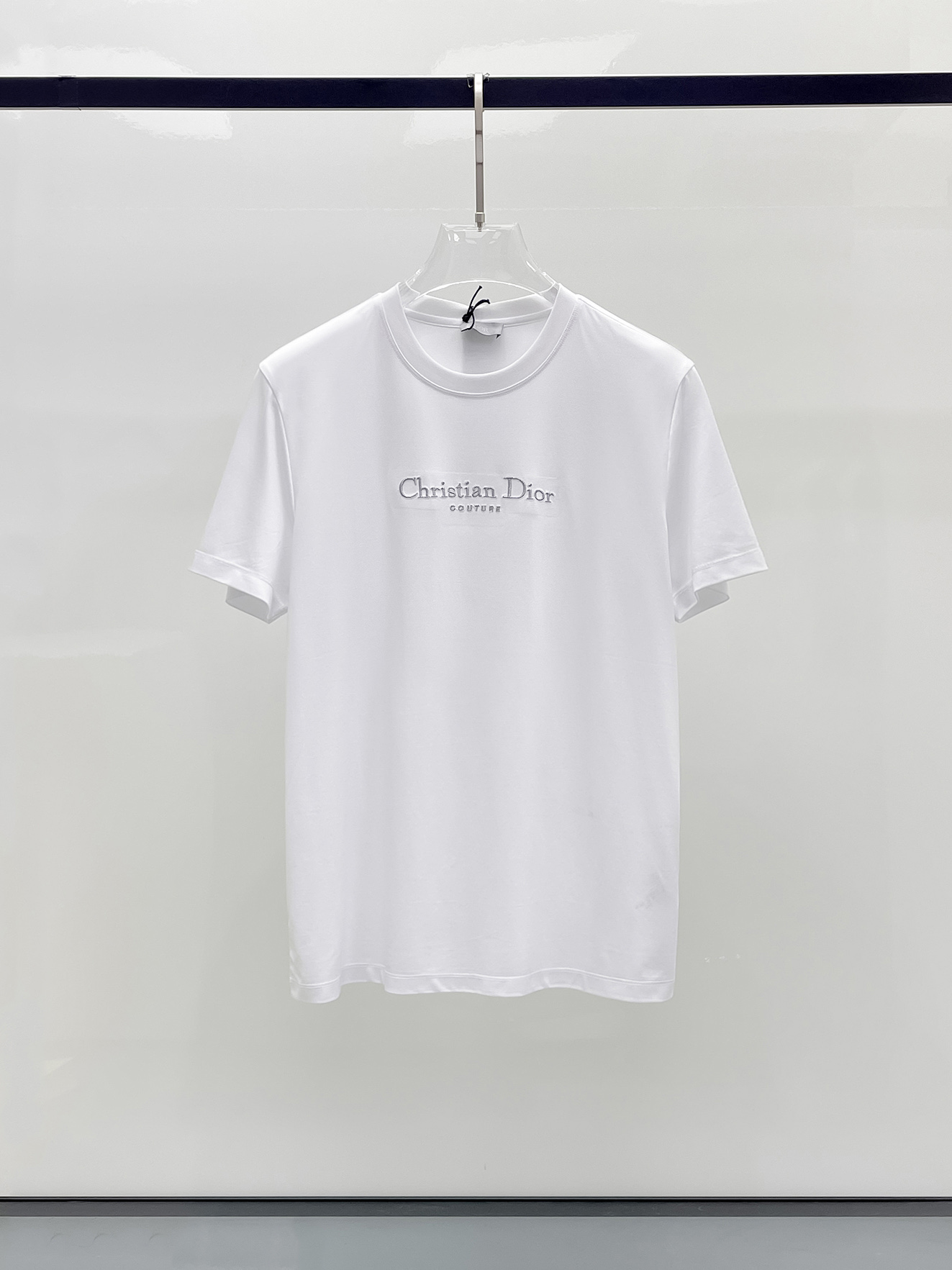  迪奥 2025春夏新款首发专柜最新款圆领短袖 高端订制 设计前卫时尚！品牌logo重工艺设计 高端定制