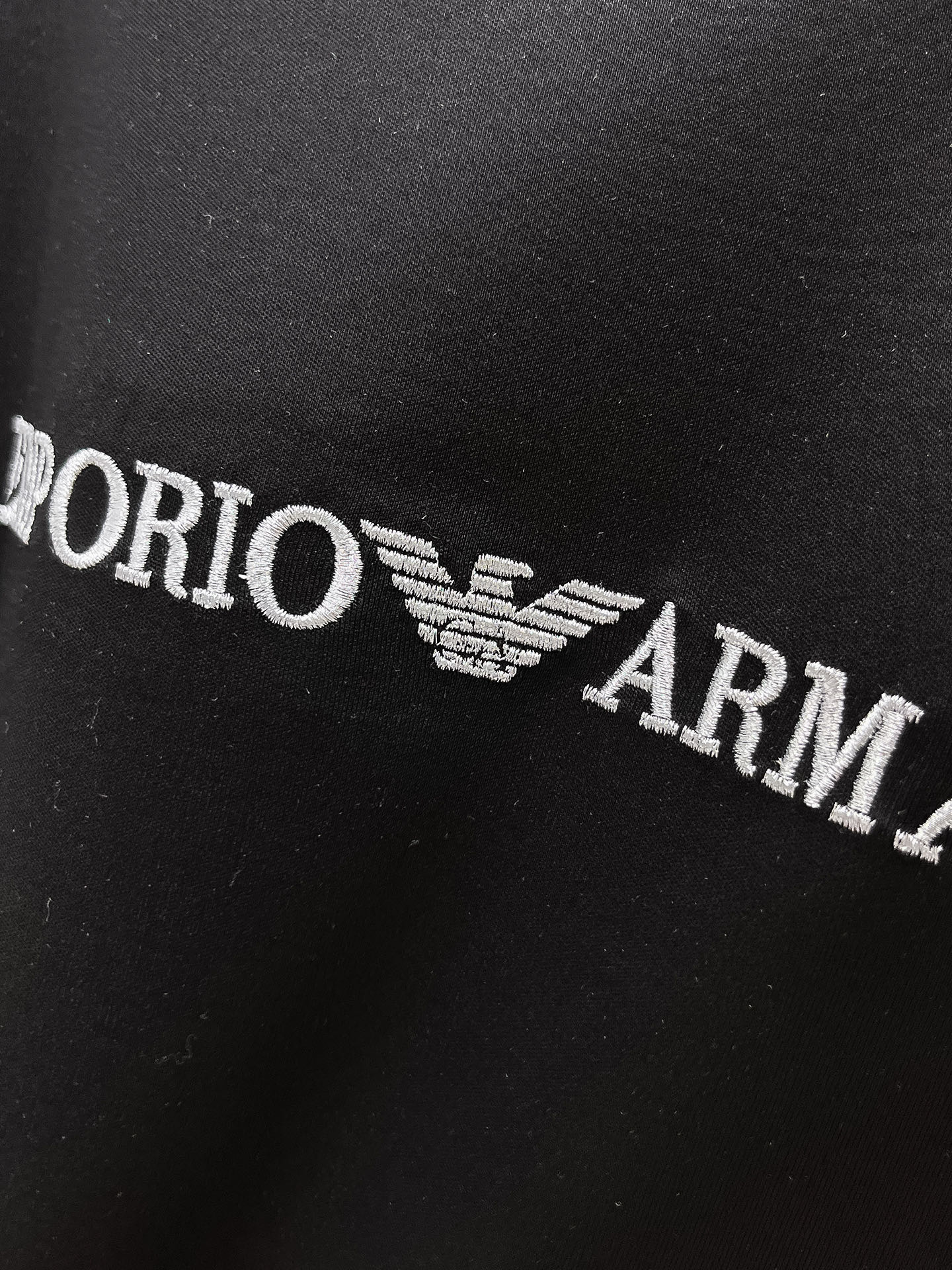  阿玛尼 2025春夏新款首发专柜最新款圆领短袖 高端订制 设计前卫时尚！品牌logo重工艺设计 高端定